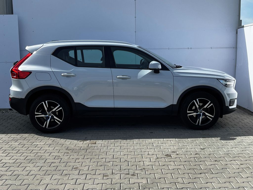Volvo XC40, Momentum Pro T3 FWD 120kW - fotka 4