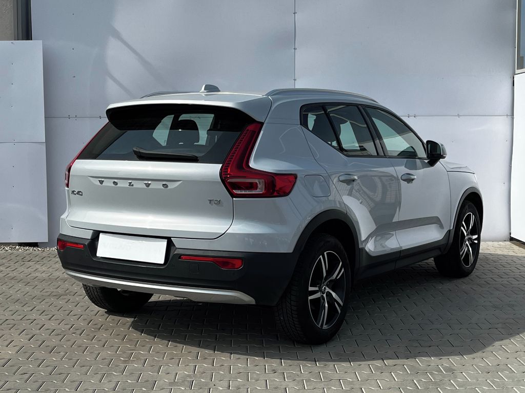 Volvo XC40, Momentum Pro T3 FWD 120kW - fotka 5