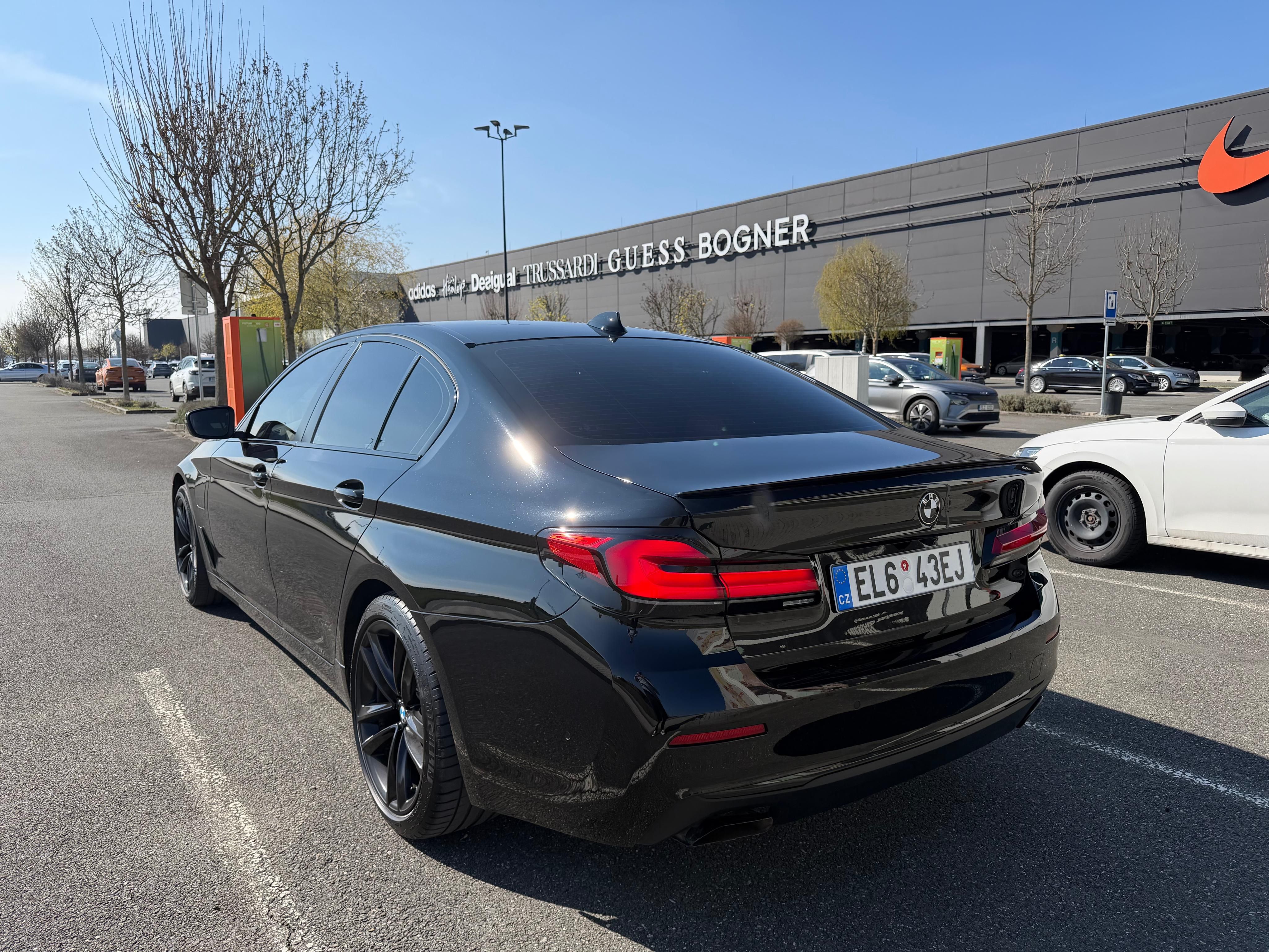 BMW Řada 5, BMW 530e Individual - fotka 3