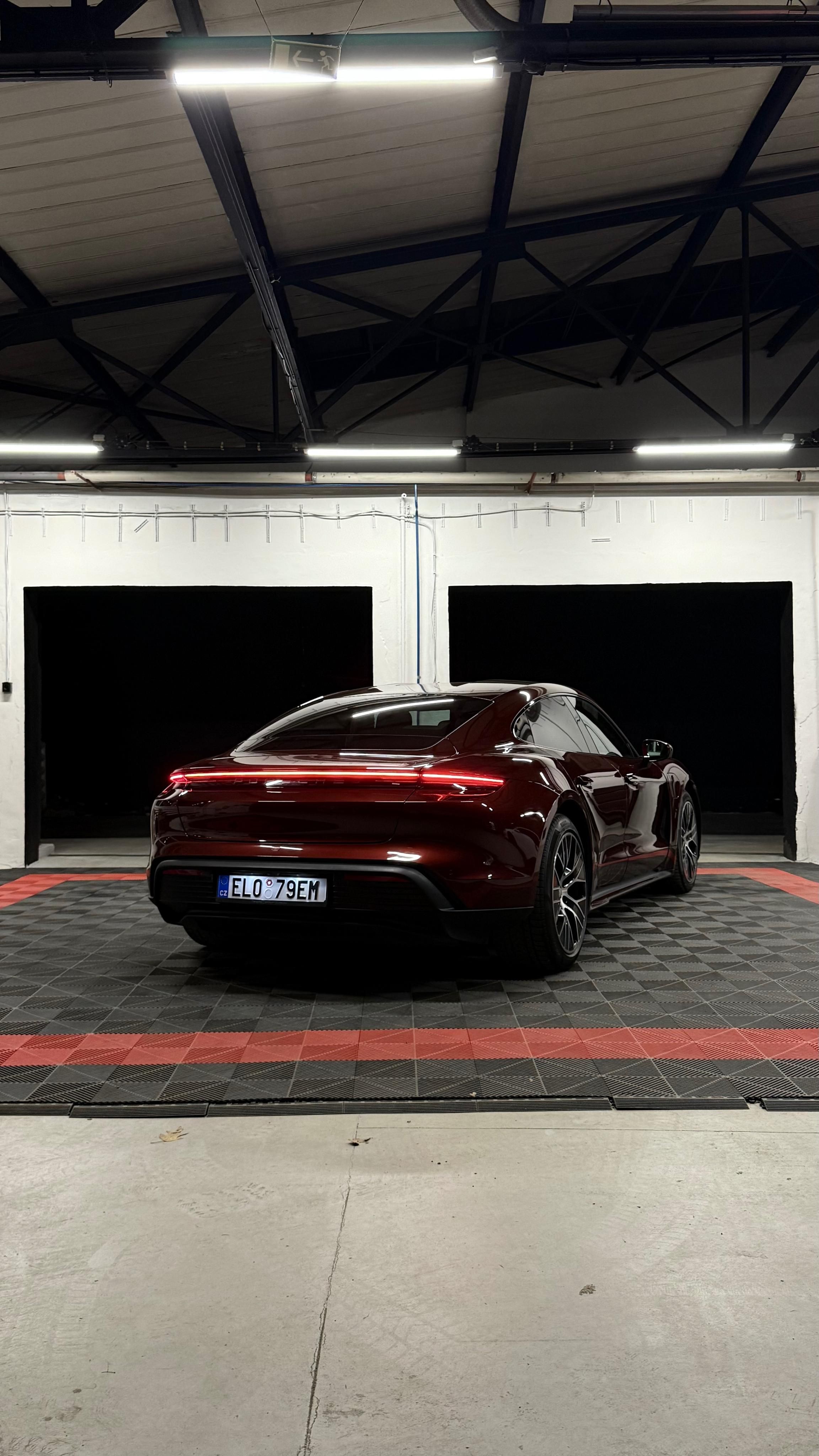 Porsche Taycan - fotka 4