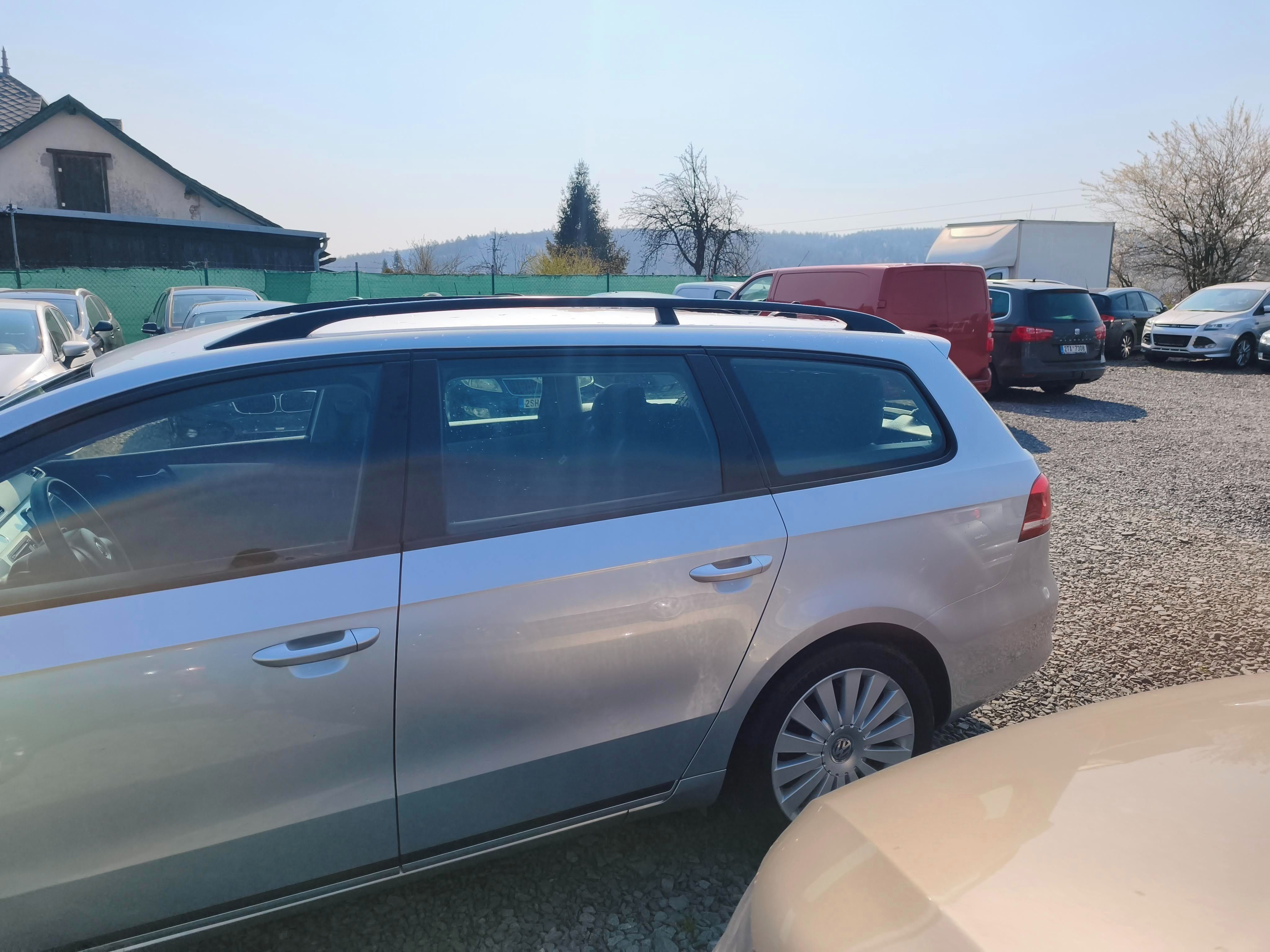 Volkswagen Passat, 1.6 TDI Tempomat, Klima, Navi - fotka 3