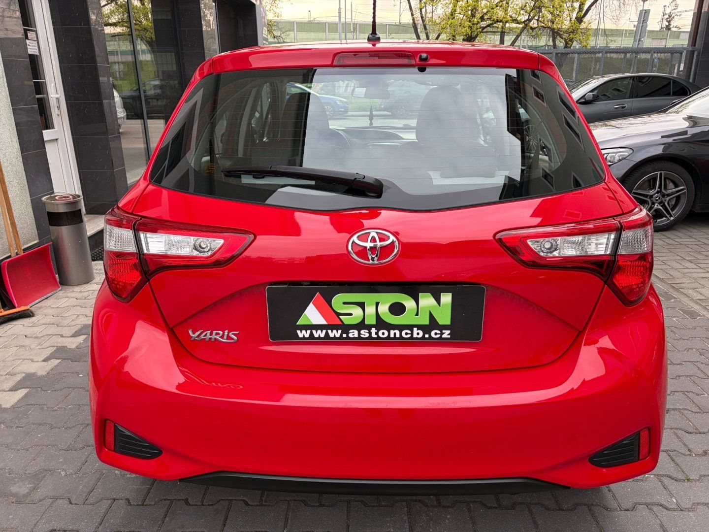 Toyota Yaris, 1,0i klima, 2 x kola - fotka 5