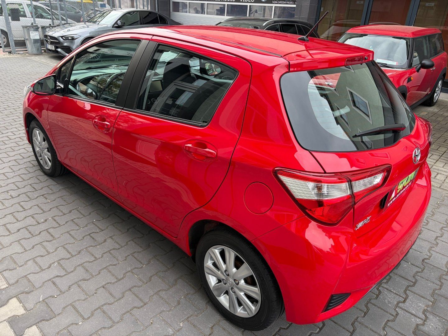 Toyota Yaris, 1,0i klima, 2 x kola - fotka 4