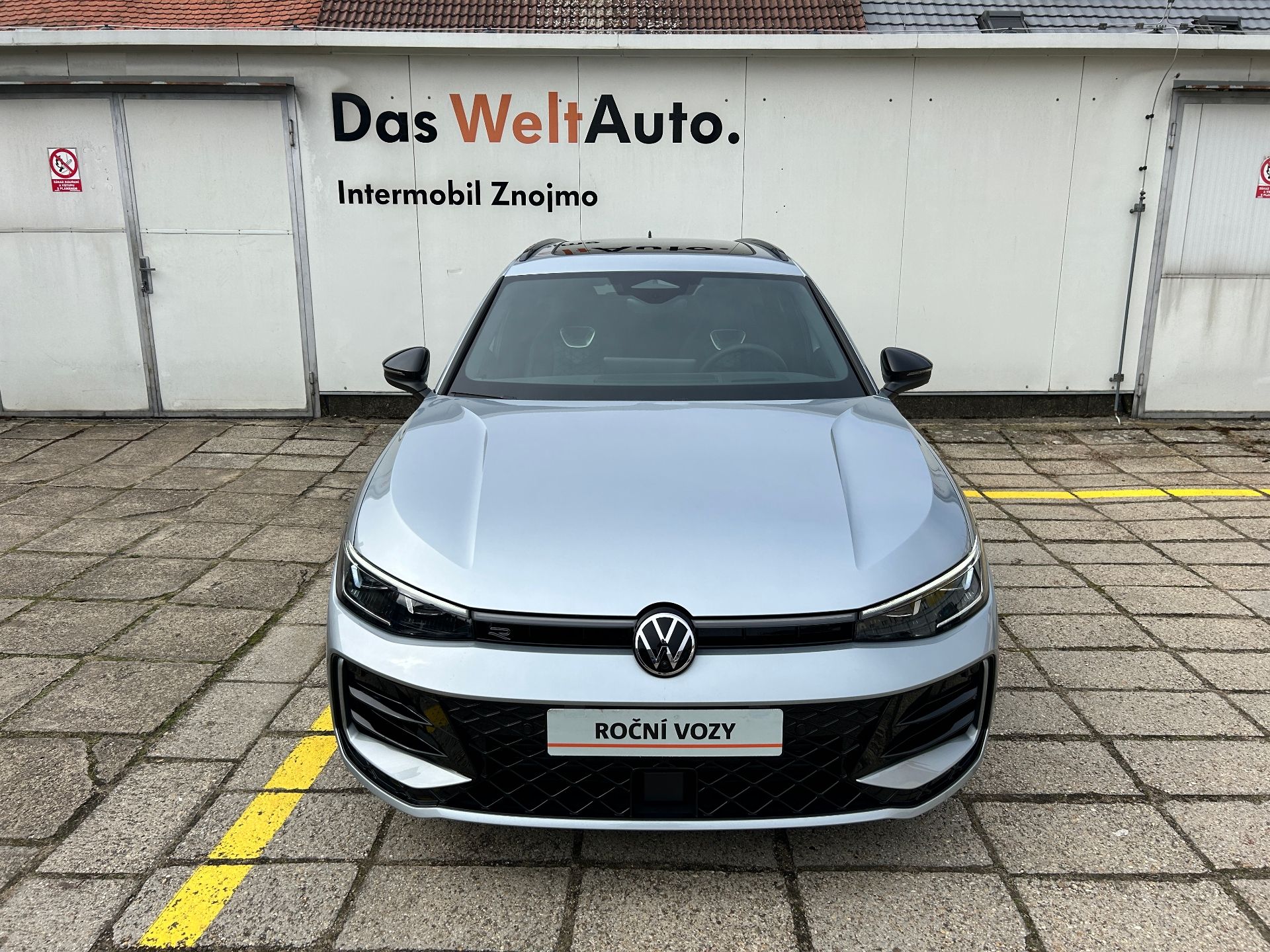 Volkswagen Passat, R-Line 2,0 TDI 110 kW 150PS DS - fotka 4