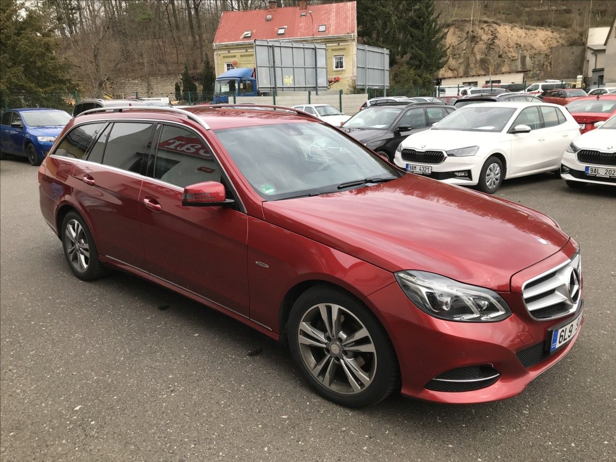 Mercedes-Benz Třídy E, 2,1 CDi 100kW Combi MT - fotka 5