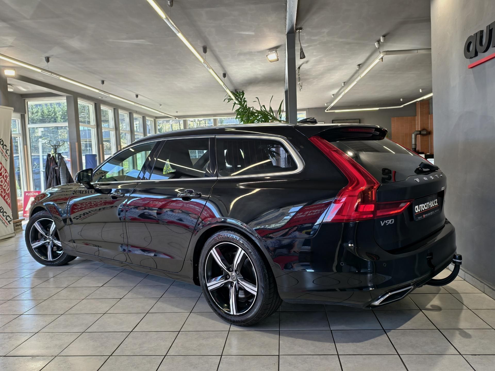 Volvo V90, 2.0 D4 140kW A/T R-DESIGN, DPH - fotka 5