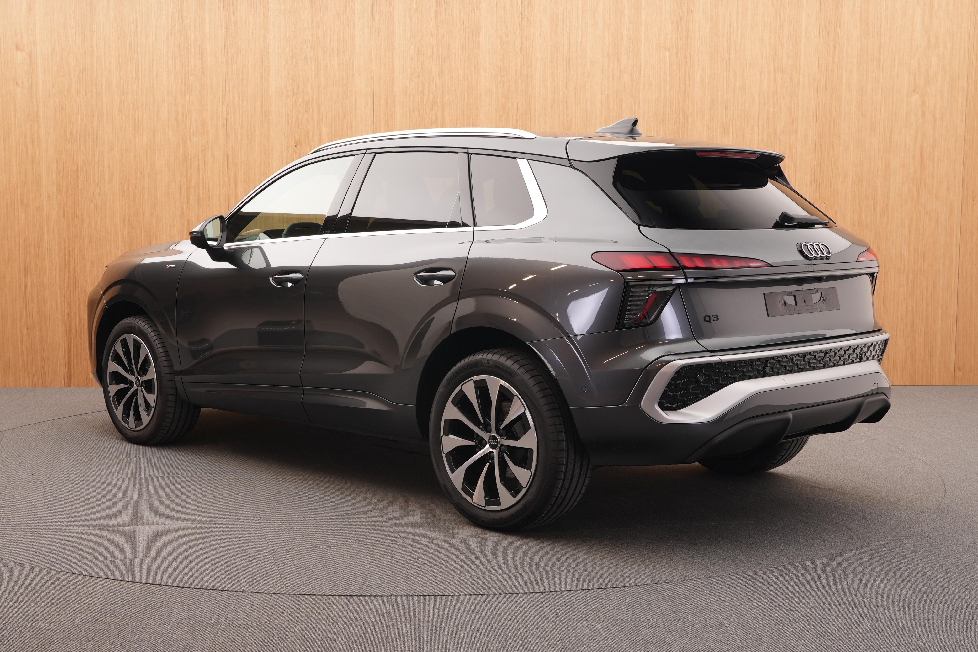 Audi Q3, S line  35 TFSI 110 kW - fotka 3