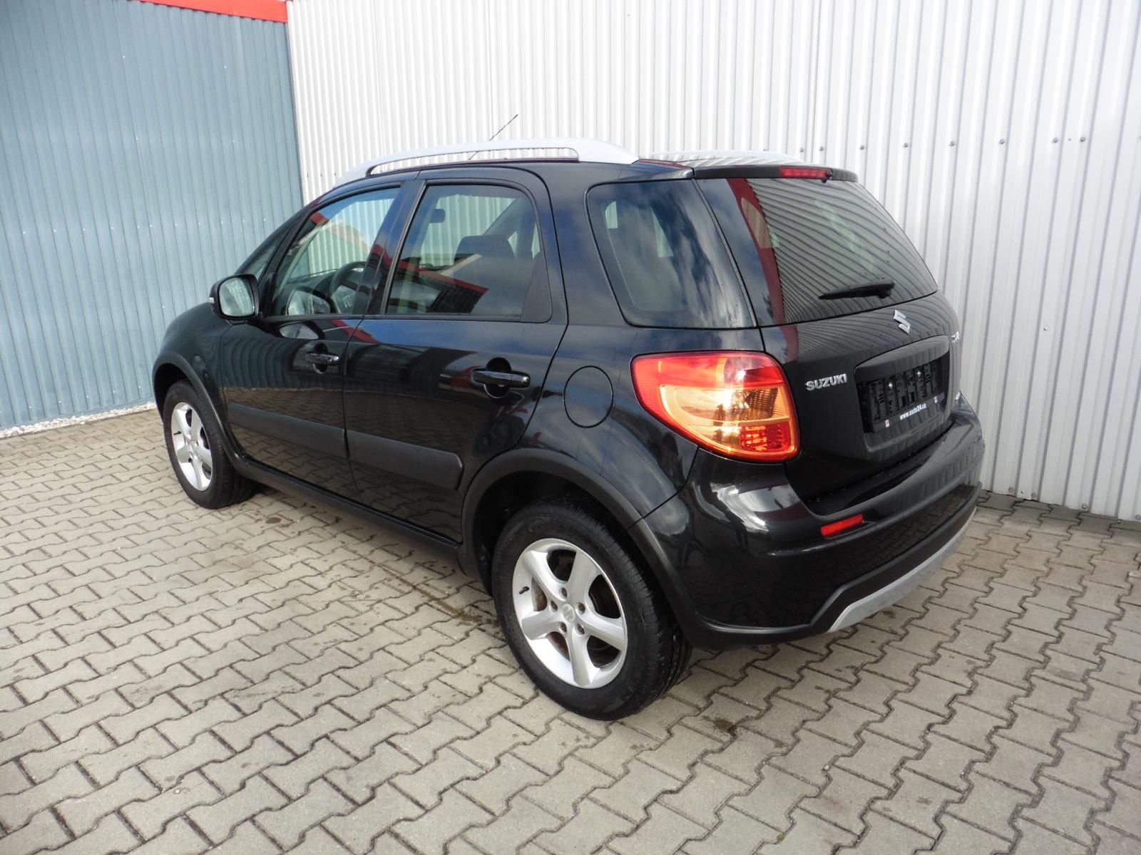 Suzuki SX4, 1.6 VVTi Style 4x4 Navi 1.maj. - fotka 5