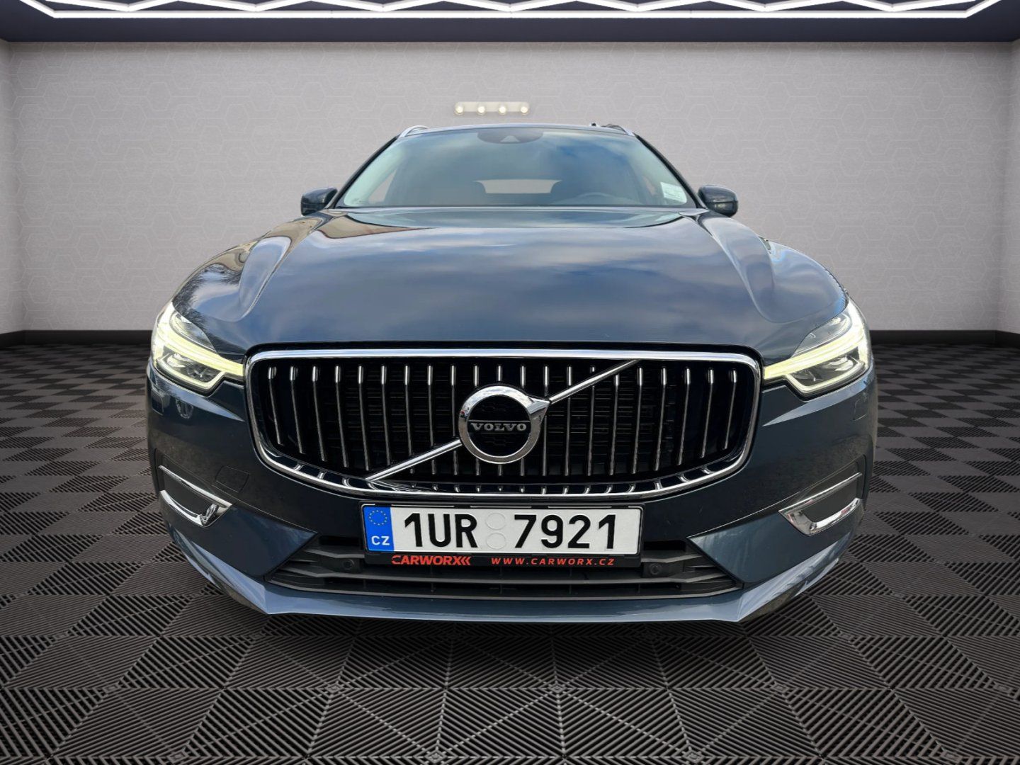 Volvo XC60, D4 140Kw AWD - fotka 2