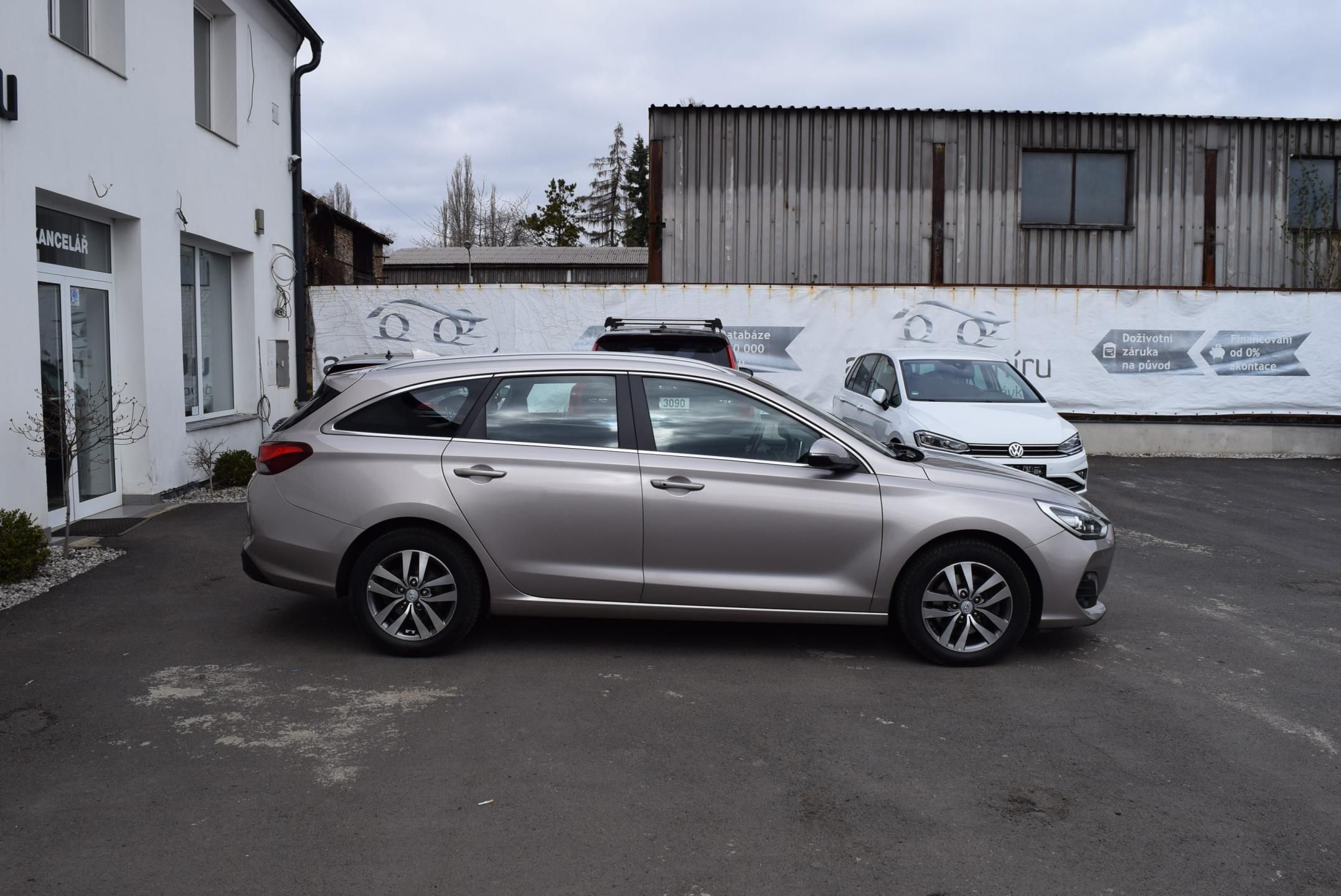 Hyundai i30, 1.6CRDi 85kw STYLE 7°AUTOMAT - fotka 6