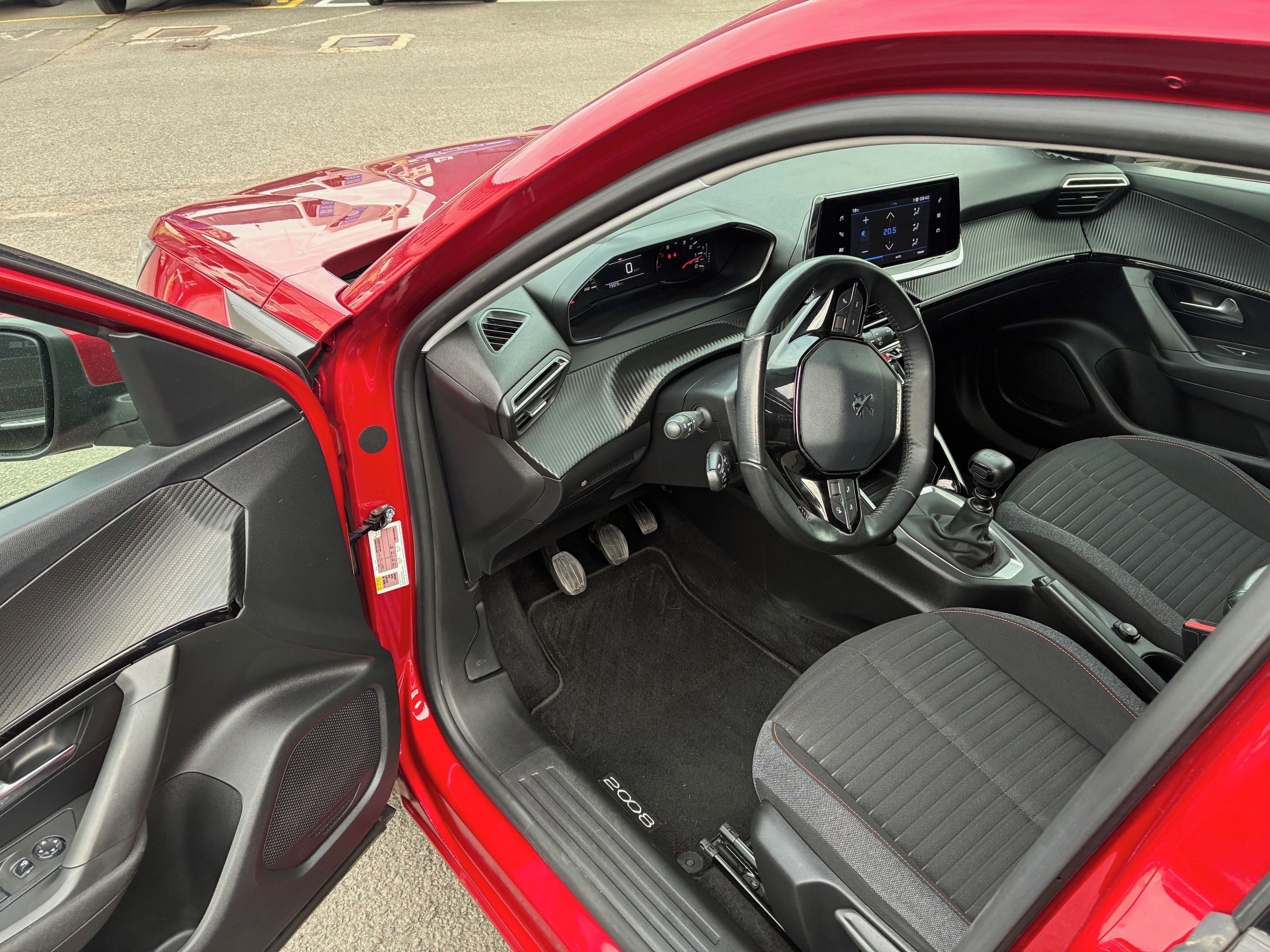 Peugeot 2008, 1,2 PureTech Active Pack  100k - fotka 4