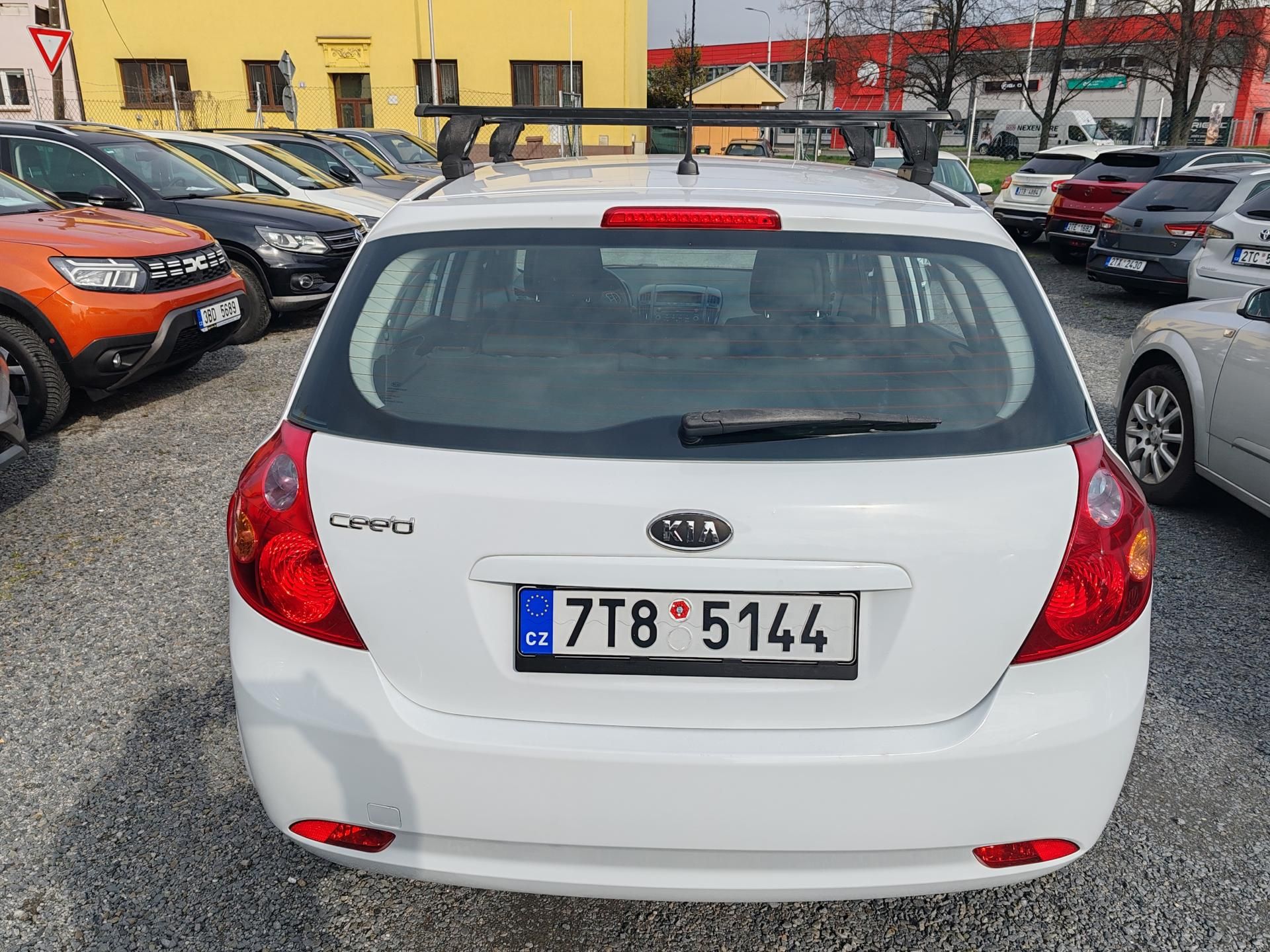 Kia Cee´d, 1.4 - fotka 6