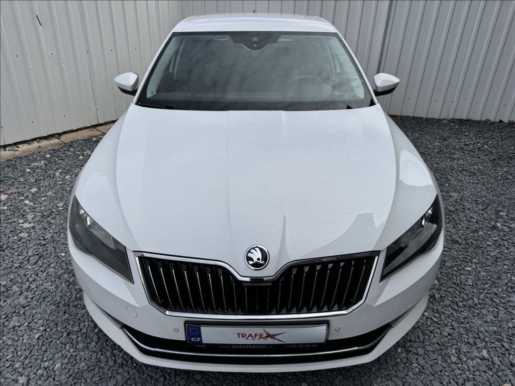 Škoda Superb, 2,0 TDI 140kW ACC - fotka 6