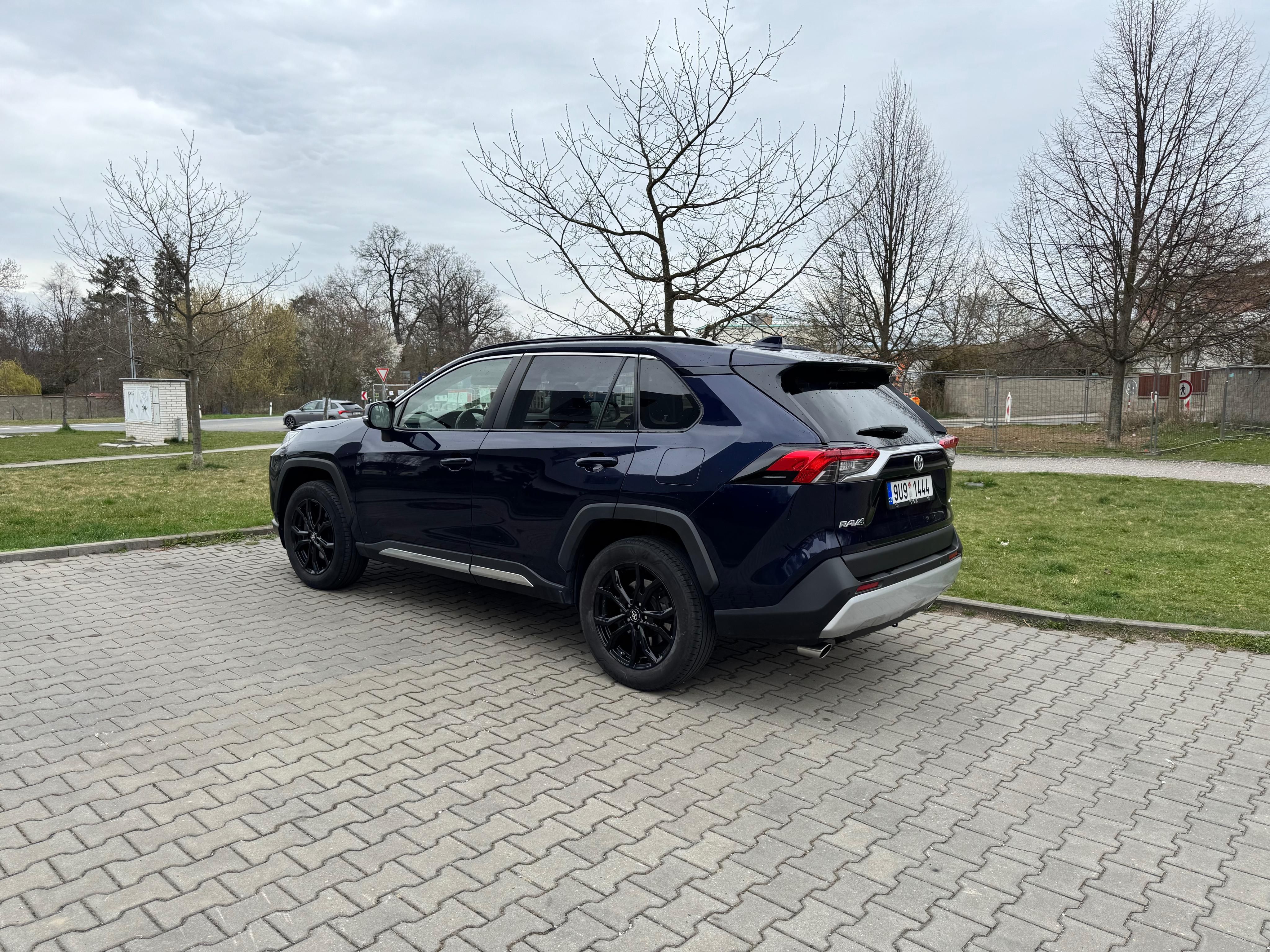 Toyota Rav4, 4x4, manuál, 2x kola, tažné - fotka 6