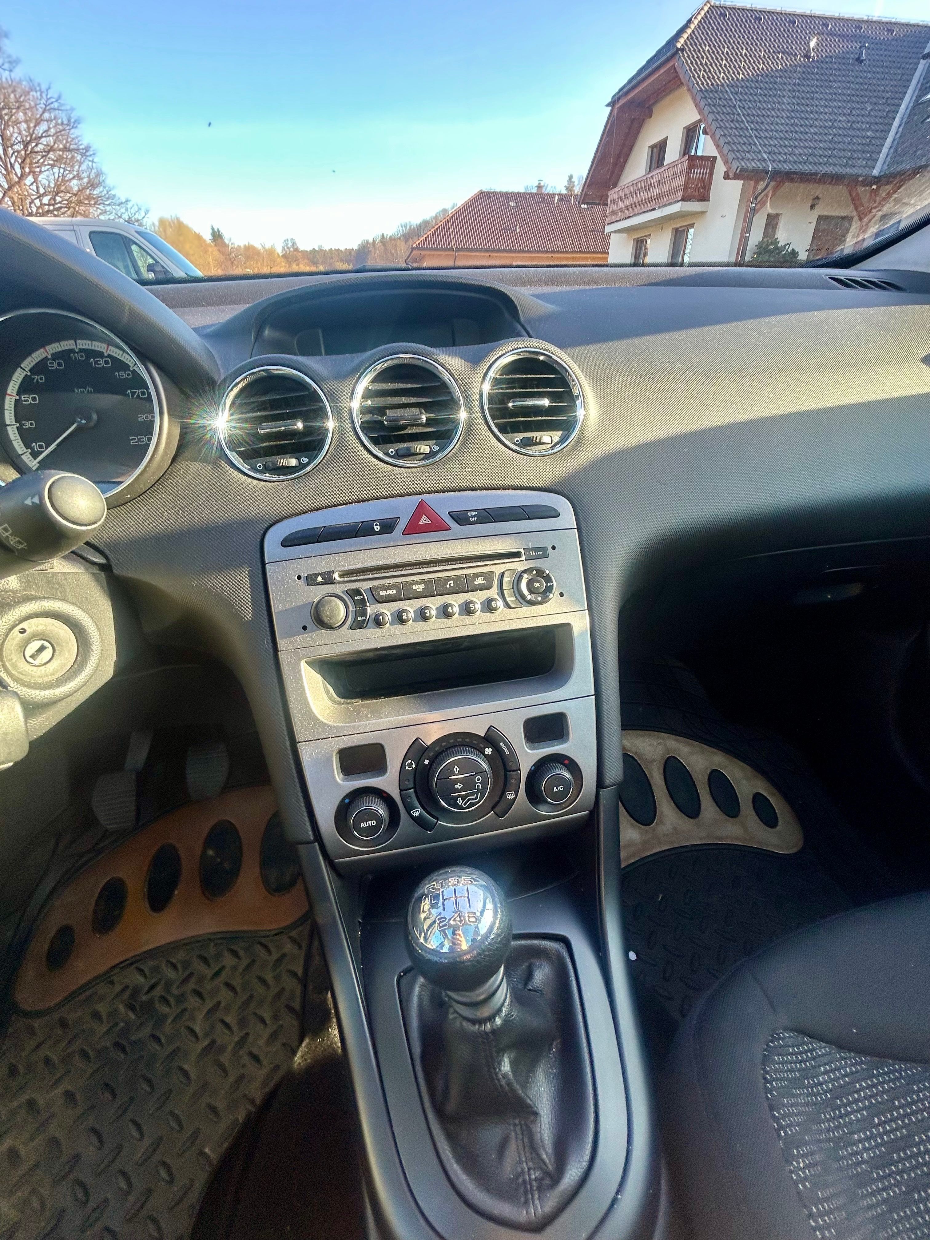 Peugeot 308, 1.6 HDi 82KW/ČR/PANORAMA - fotka 6