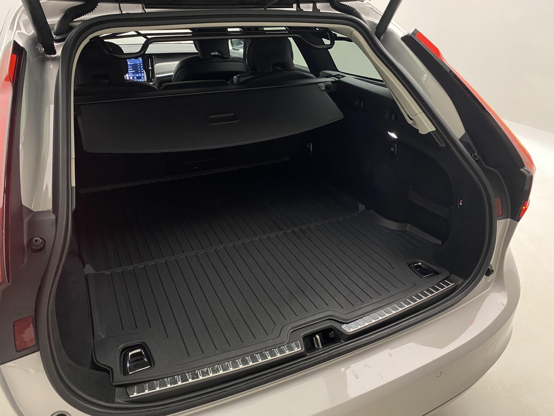 Volvo V90, T6 AWD RECHARGE DARK PLUS - fotka 6