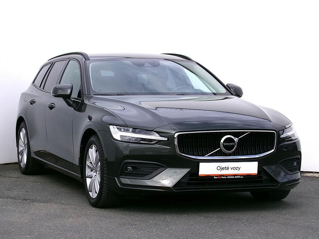 Volvo V60, Momentum 2.0 140 kW - fotka 5