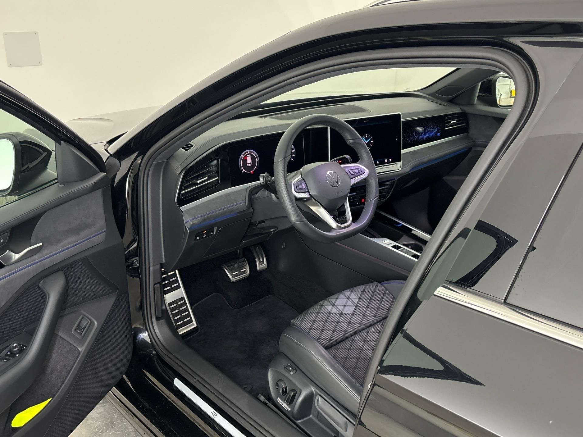 Volkswagen Passat, 2.0 TDI DSG / 110 kW R-Line Pe - fotka 6