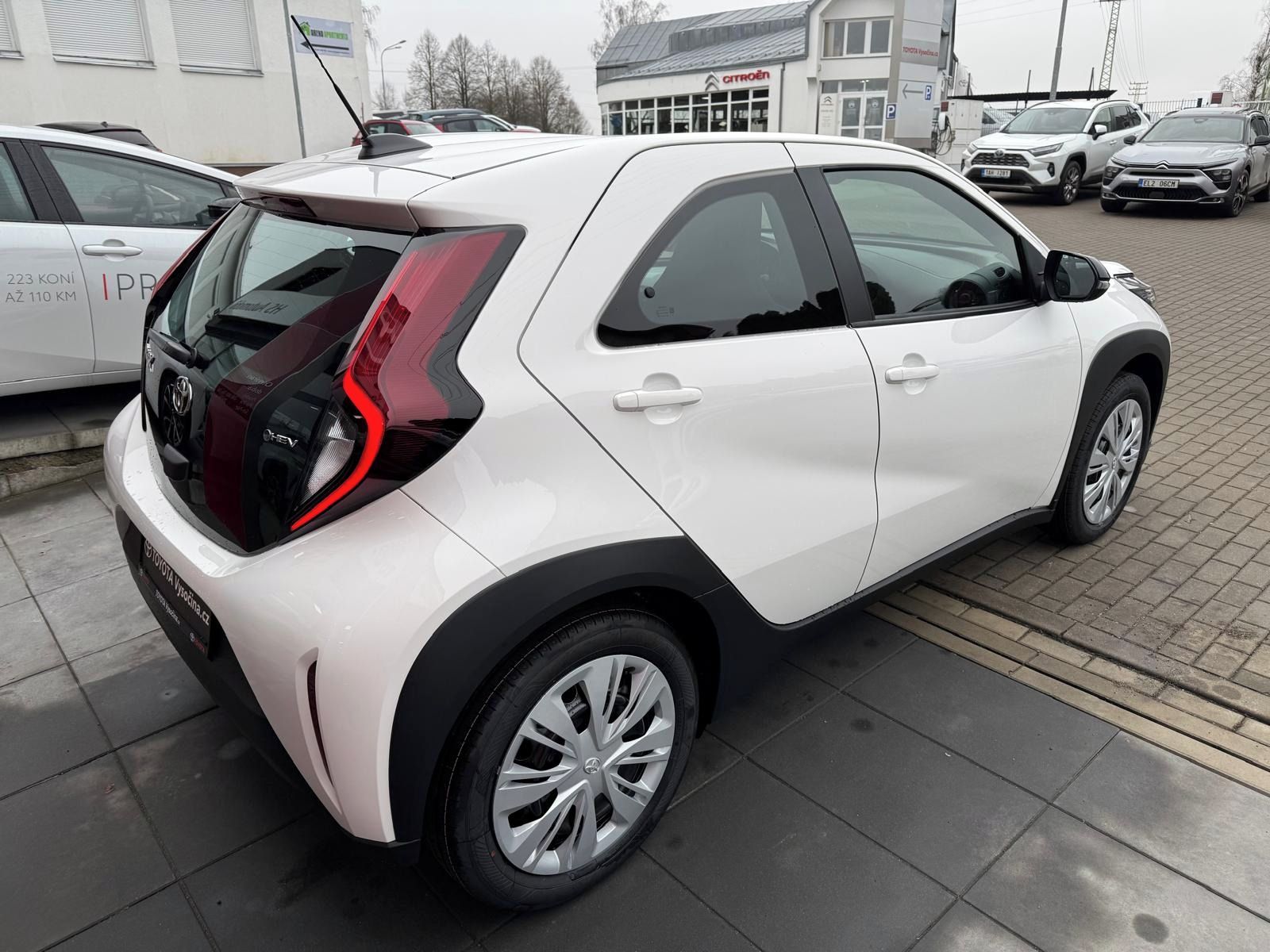 Toyota Aygo, 1.5HEV 116PS Active - fotka 5