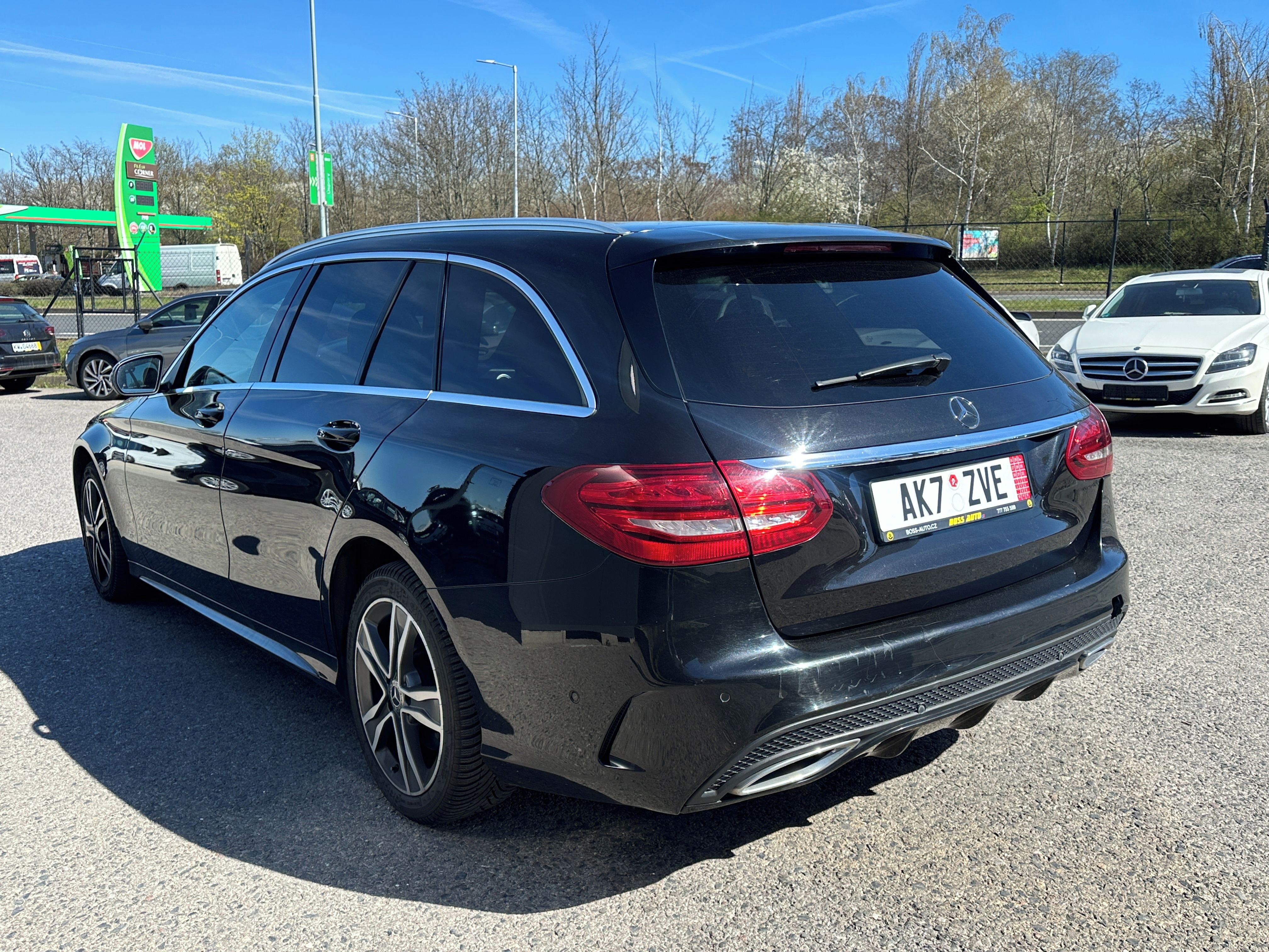Mercedes-Benz Třídy C, Mercedes-Benz C 250 D 4MATIC - fotka 4