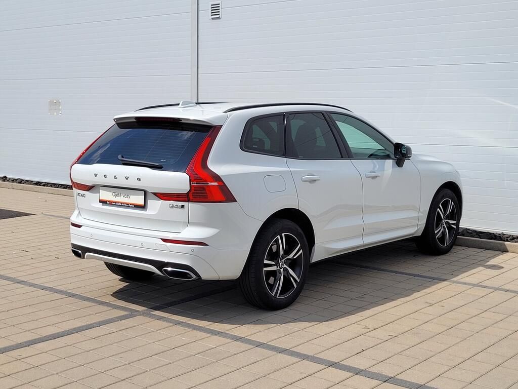 Volvo XC60, R-design 2.0 B4 145 kW - fotka 5