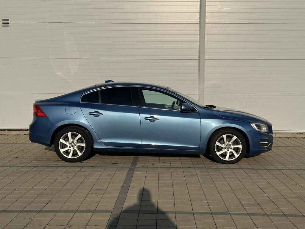 Volvo S60, Momentum 2.4 158 kW - fotka 4