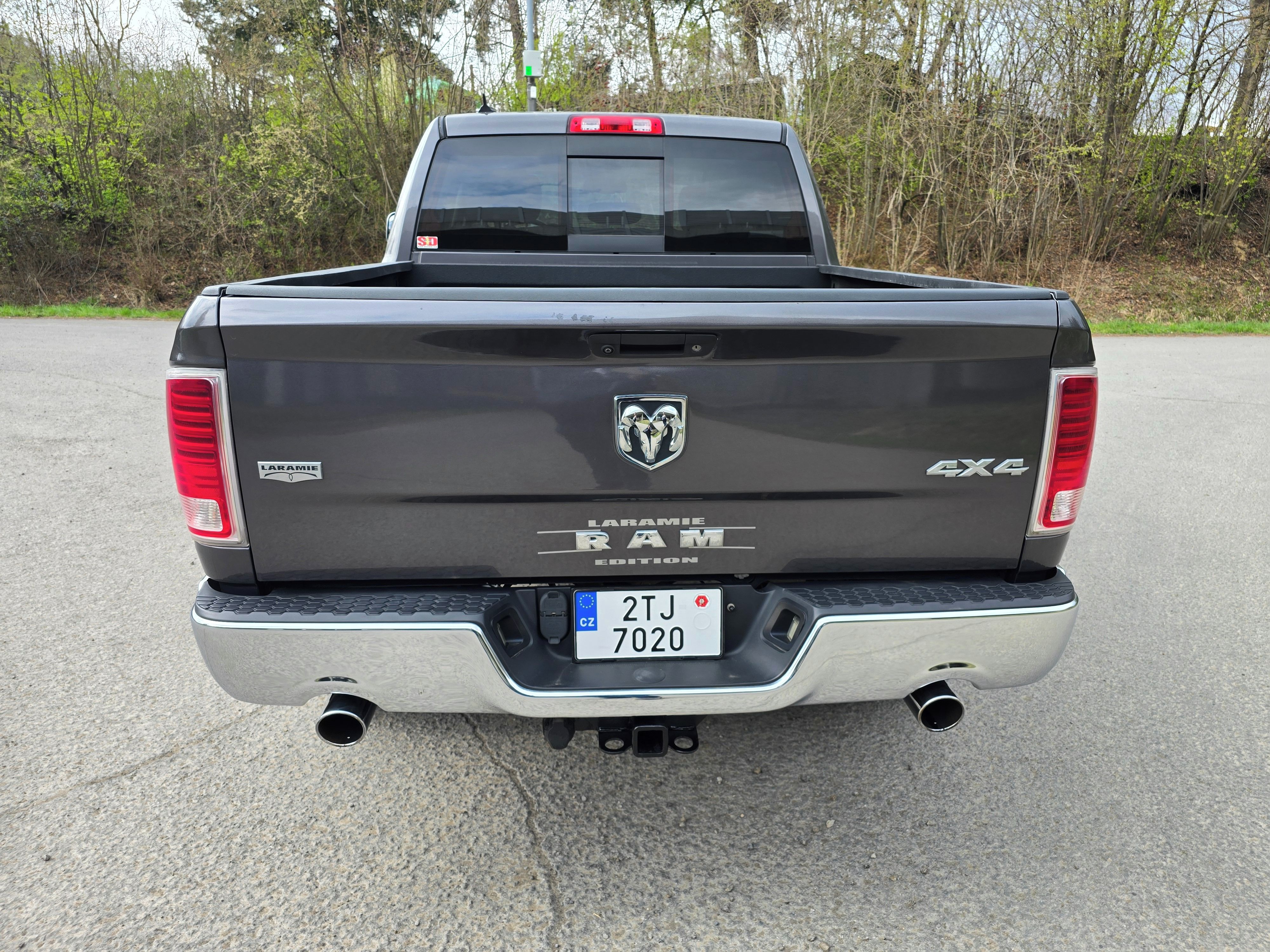 Dodge Ram, 1500 Laramie 5,7Hemi NEBOURANÉ - fotka 4