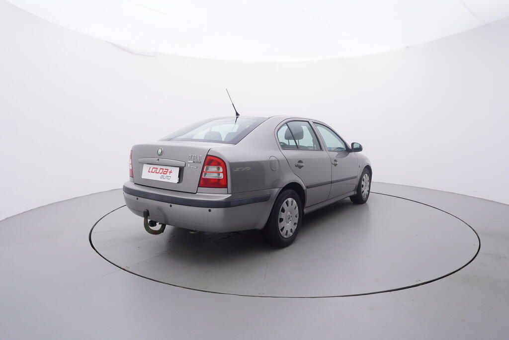 Škoda Octavia, Tour 1.6 16V 75 kW - fotka 5