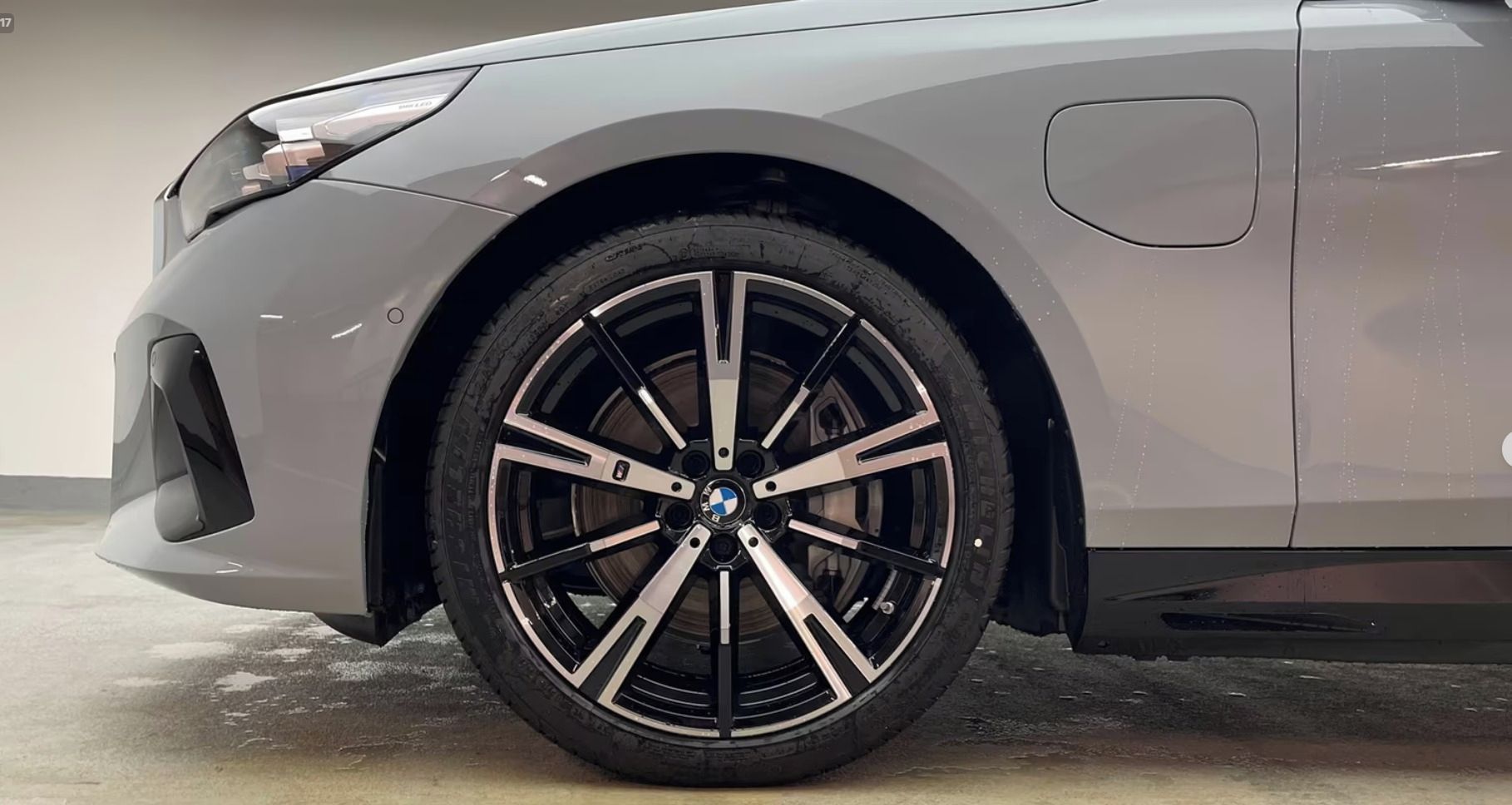 BMW Řada 5, 550e A xDrive Tou M-Sport,Pano - fotka 3