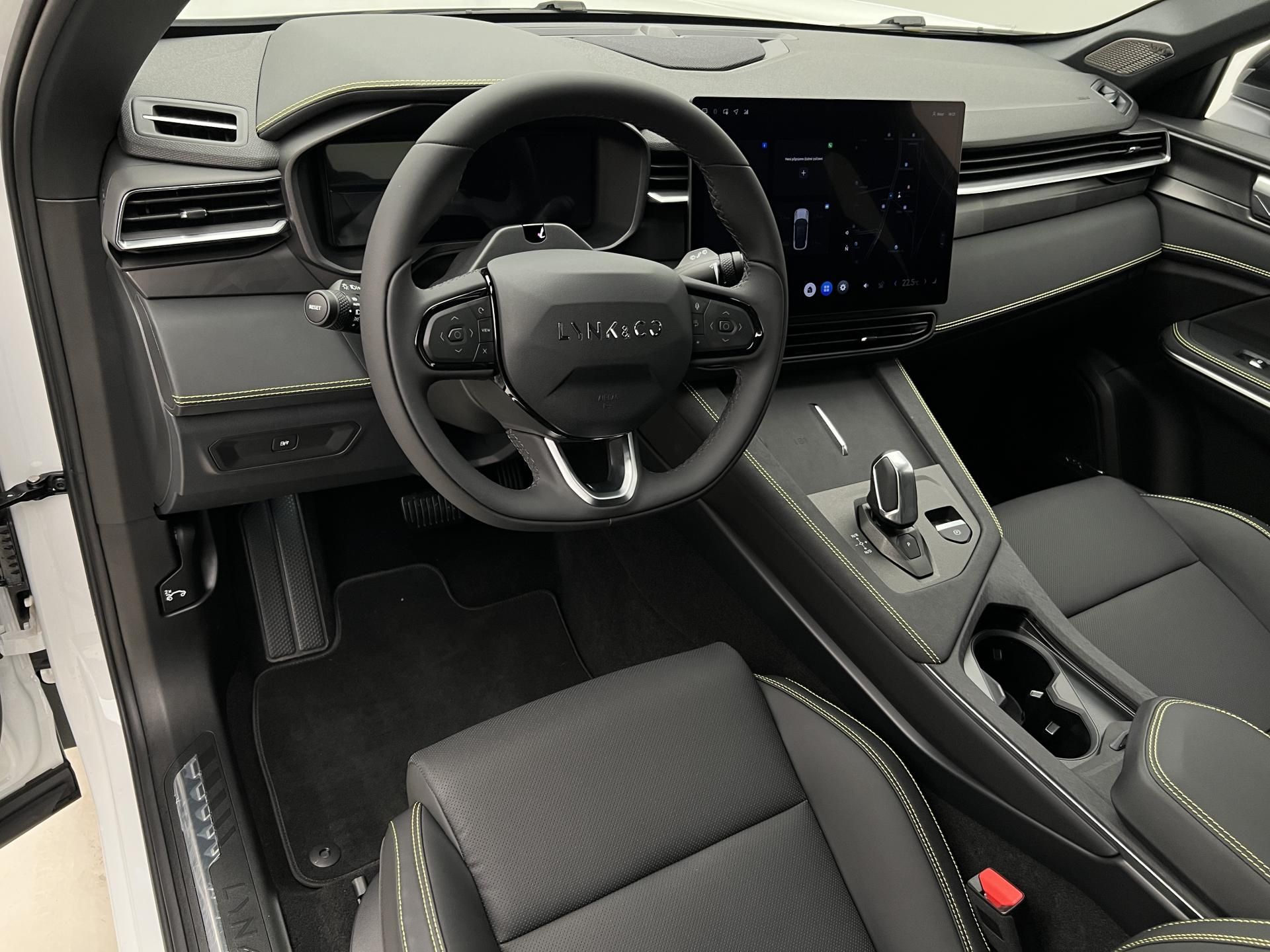 Lynk & Co 01, MORE PHEV - fotka 4