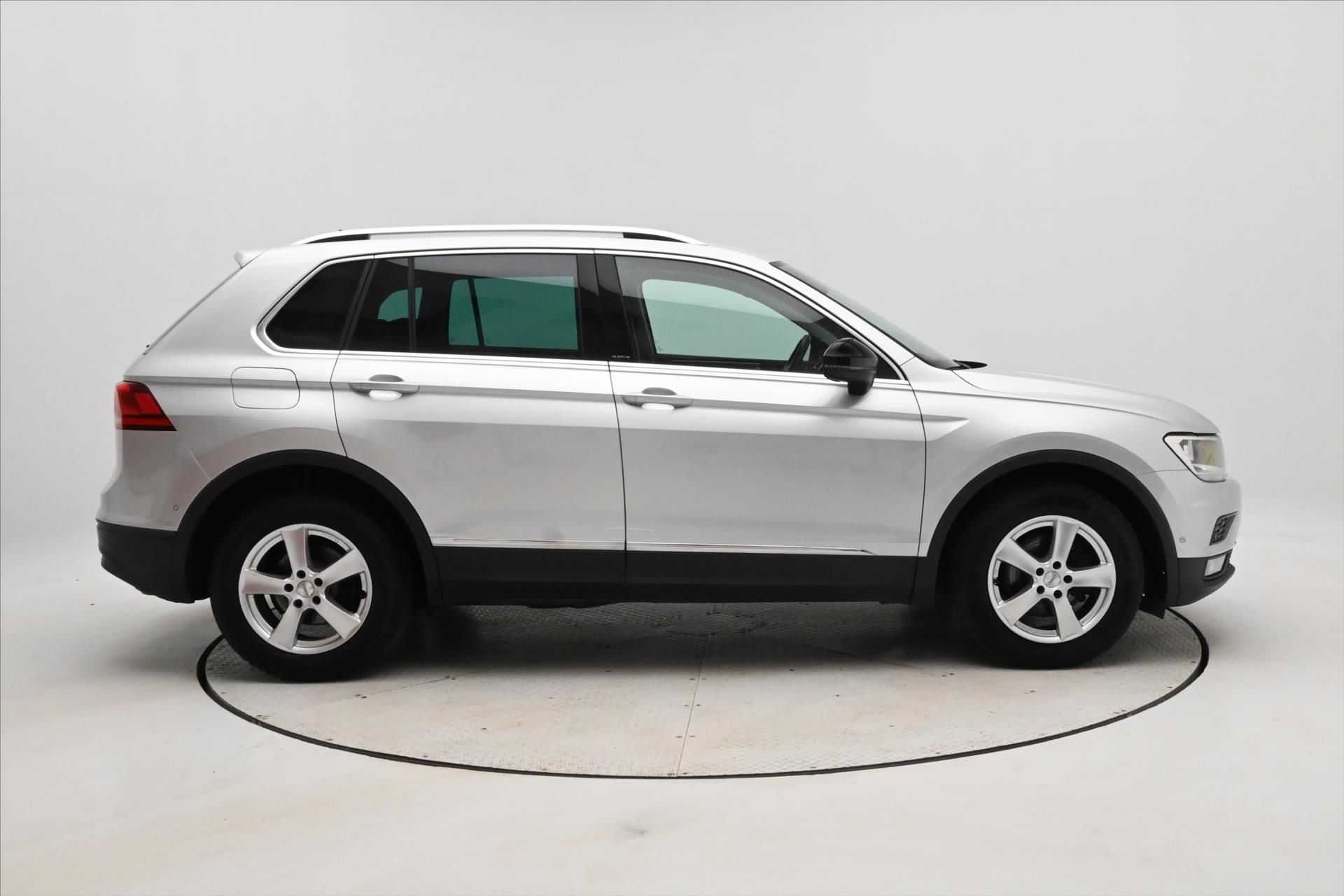 Volkswagen Tiguan, 2,0 TDI 110 kW DSG iQ.DRIVE Zá - fotka 4