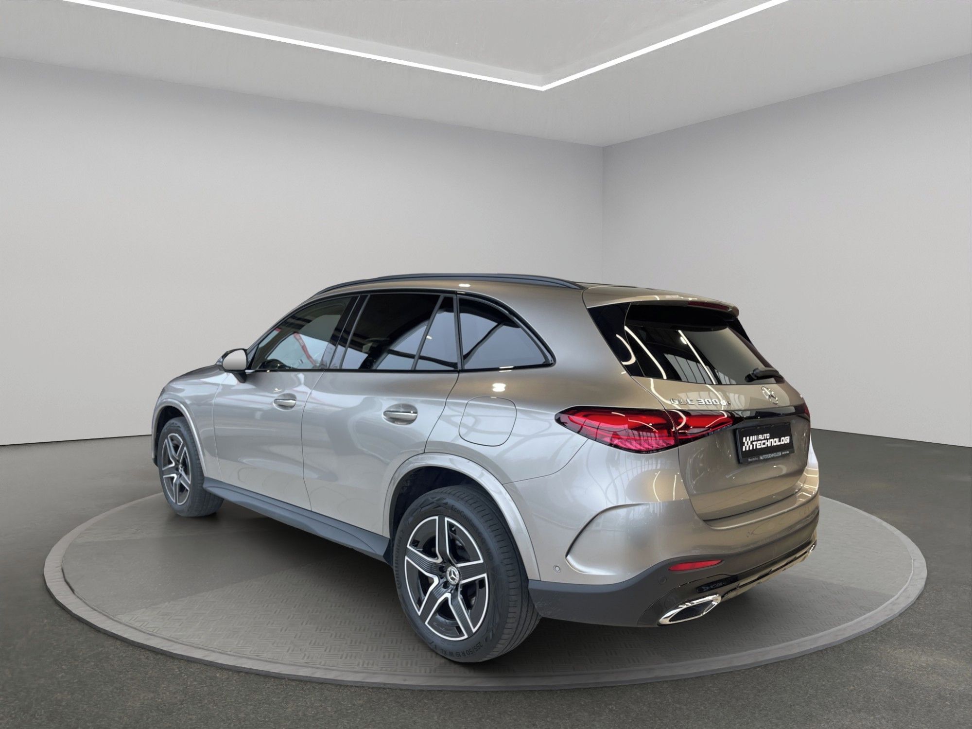 Mercedes-Benz GLC, 300 de 4MATIC - fotka 5