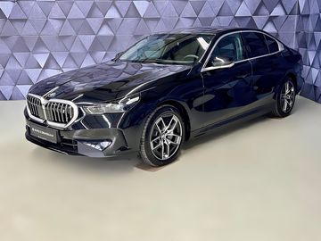 i5 xDrive40, H&K, LED, TAŽNÉ