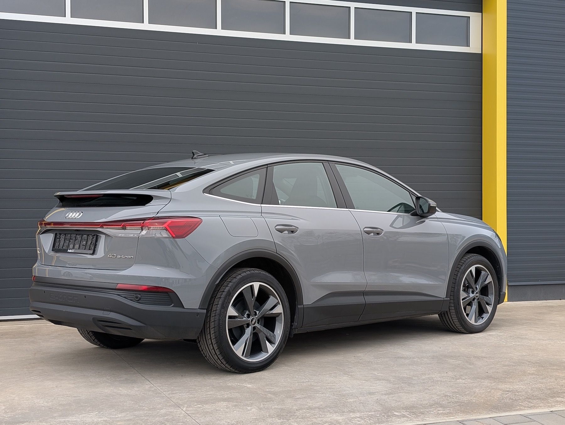Audi Q4 e-tron, 150 kW, Matrix, ACC, SoH 93,7% - fotka 2