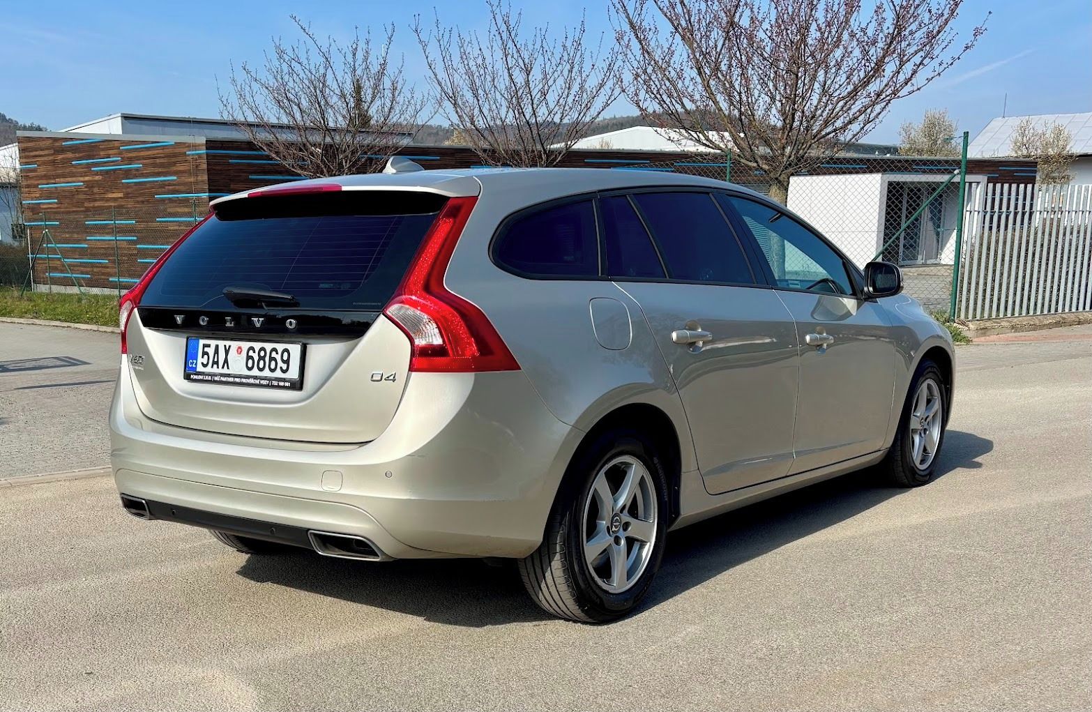 Volvo V60, ČR původ | 2.majitel - fotka 3