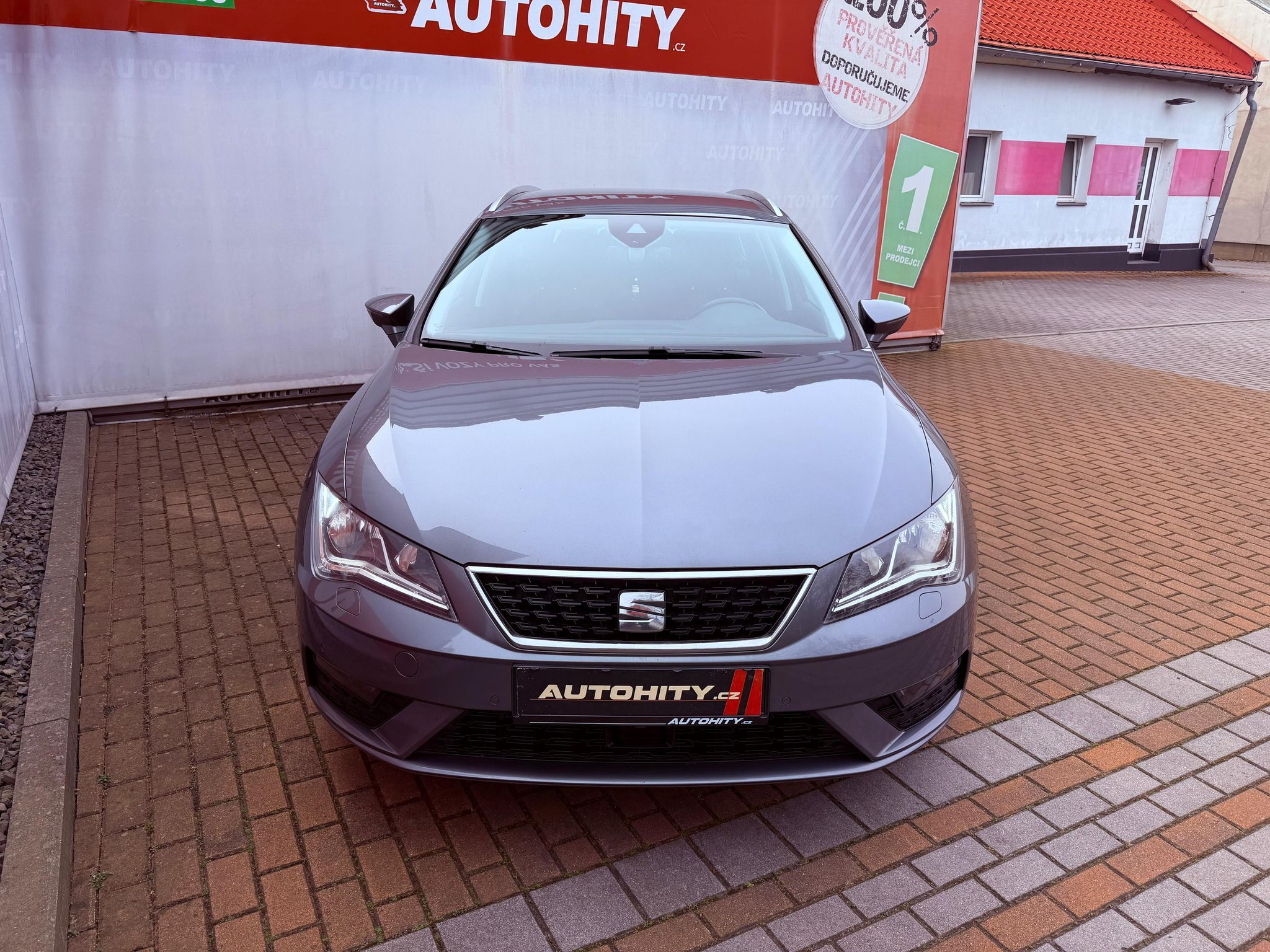 Seat Leon, 1.6 TDi DSG, Tažné, Navi - fotka 2