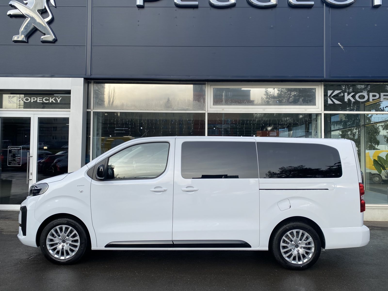 Peugeot Traveller, Active Long 2.2 BHDi 180 EAT8 - fotka 3