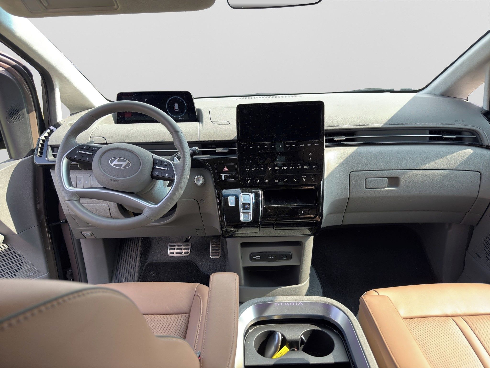 Hyundai Staria, LUXURY 7 míst 1,6 T-GDI HEV - fotka 4