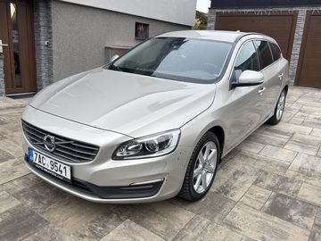 D4 140 kW Momentum A/T CZ
