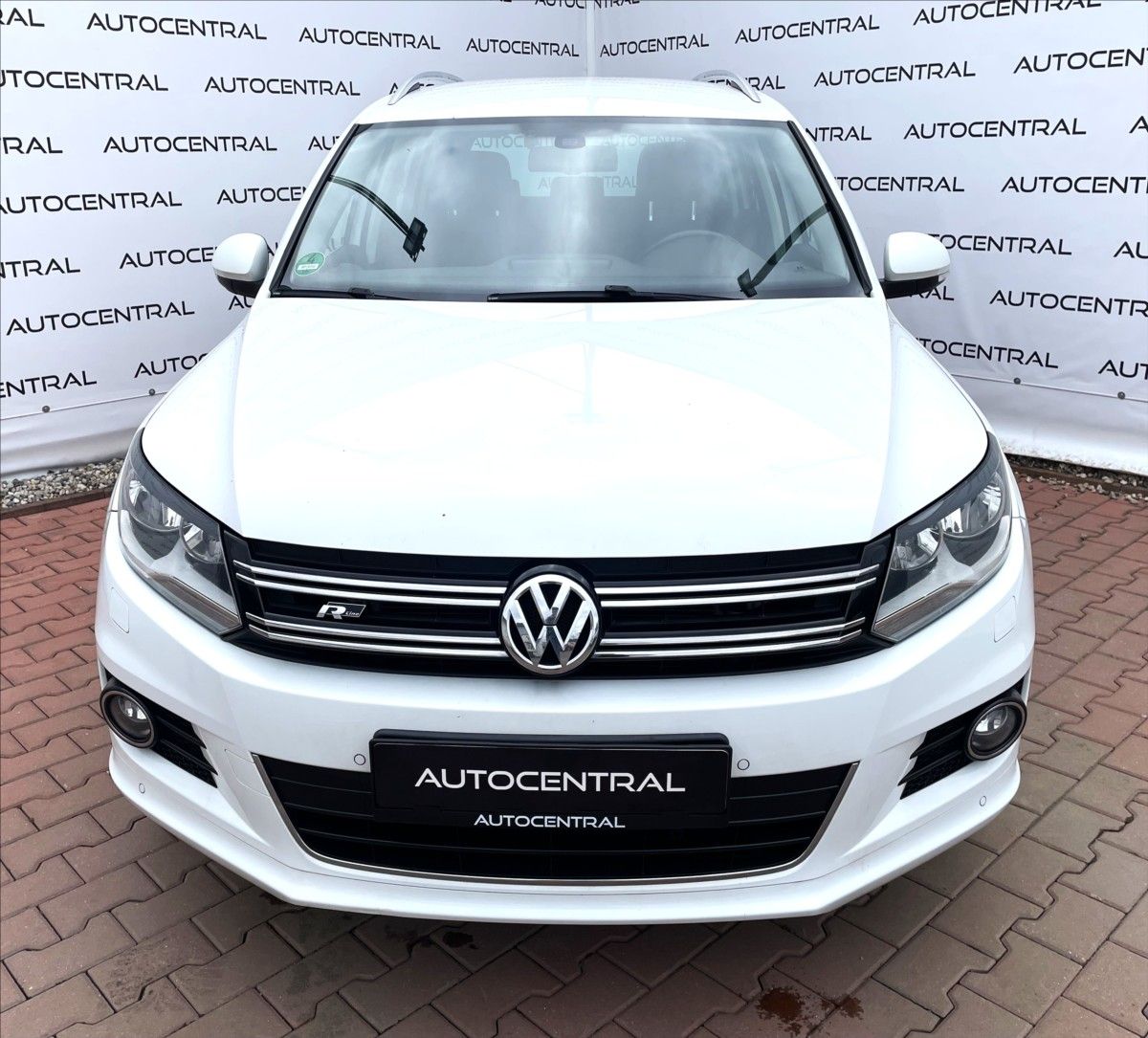 Volkswagen Tiguan, 2,0 TDi,103kW,R-line,4x4,serv. - fotka 2