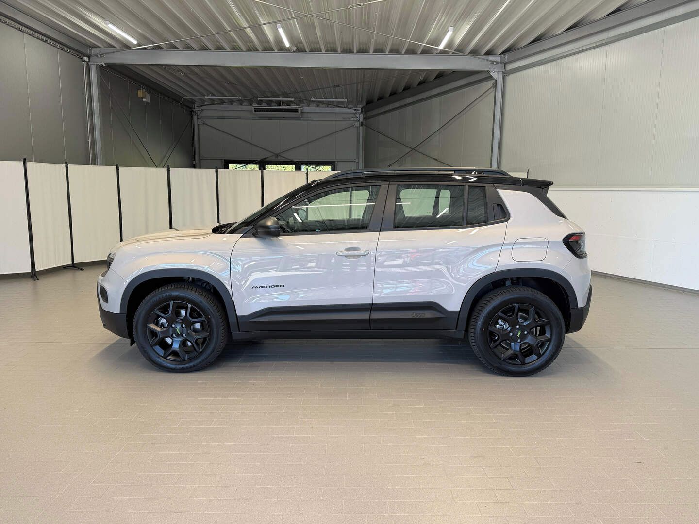 Jeep Avenger, 4xe Upland 1.2 Turbo e-Hybrid - fotka 2
