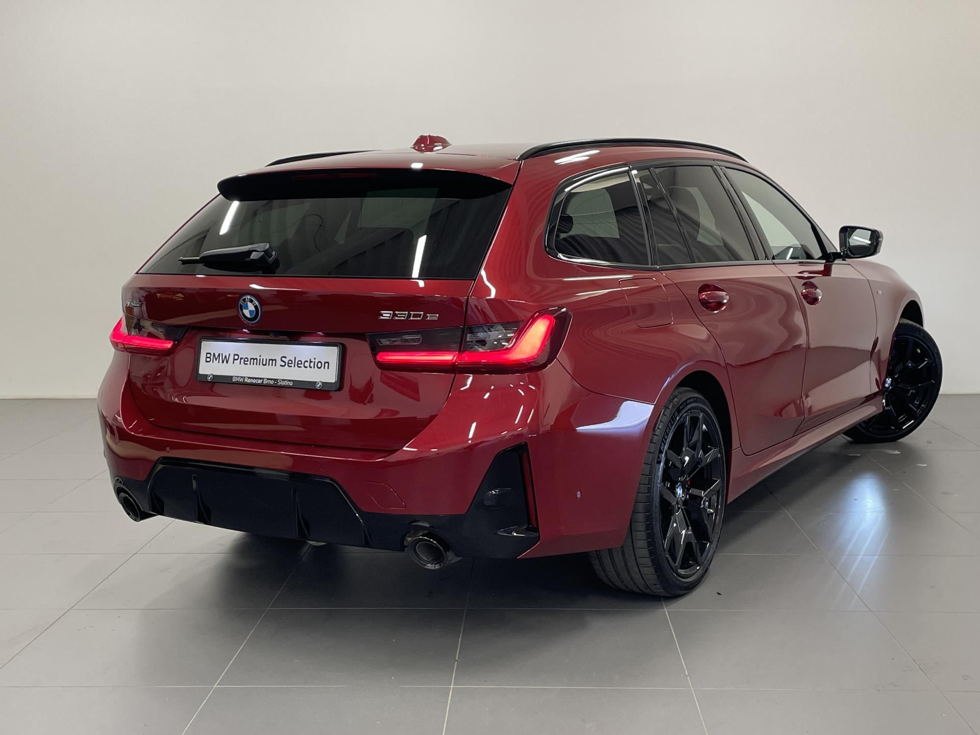 BMW Řada 3, 330e xDrive Touring M PRO - fotka 2