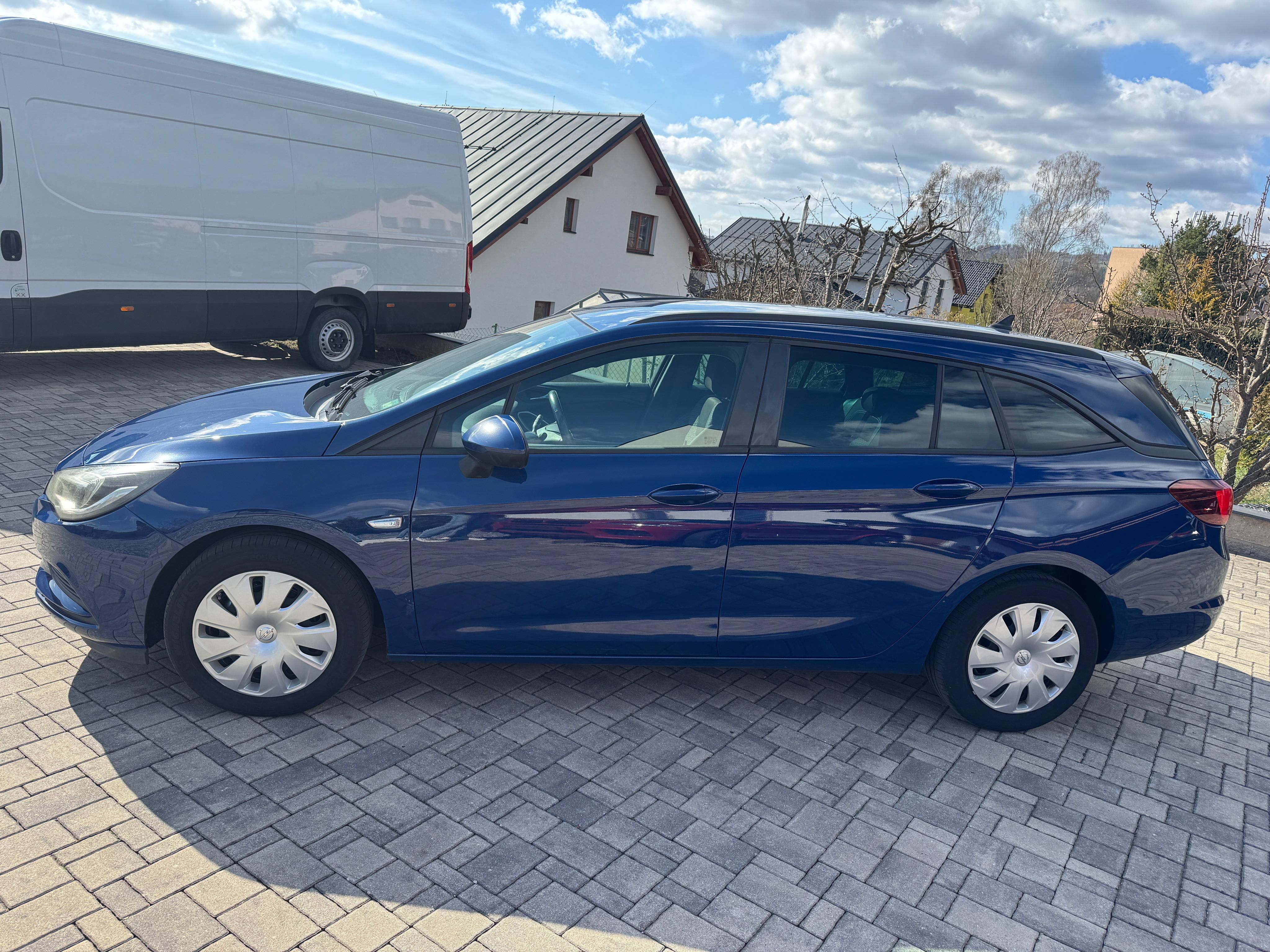 Opel Astra, 1,6 CDTi 81kW - fotka 2