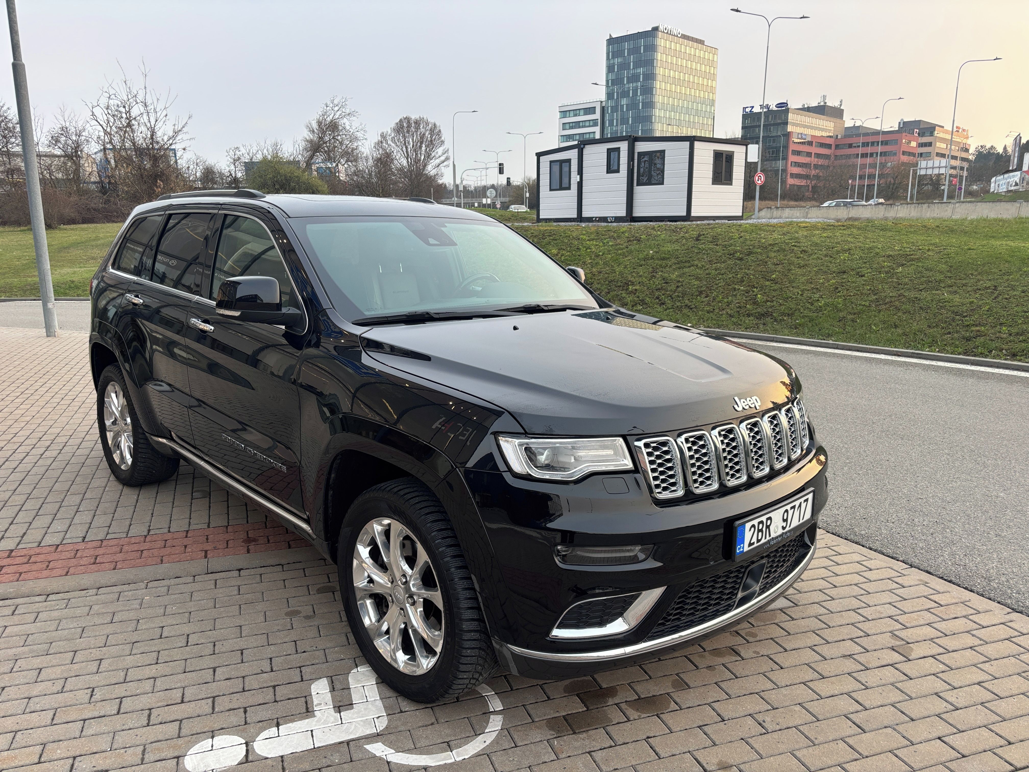 Jeep Grand Cherokee, 3.0CRd 184kW Overland DPH - fotka 4