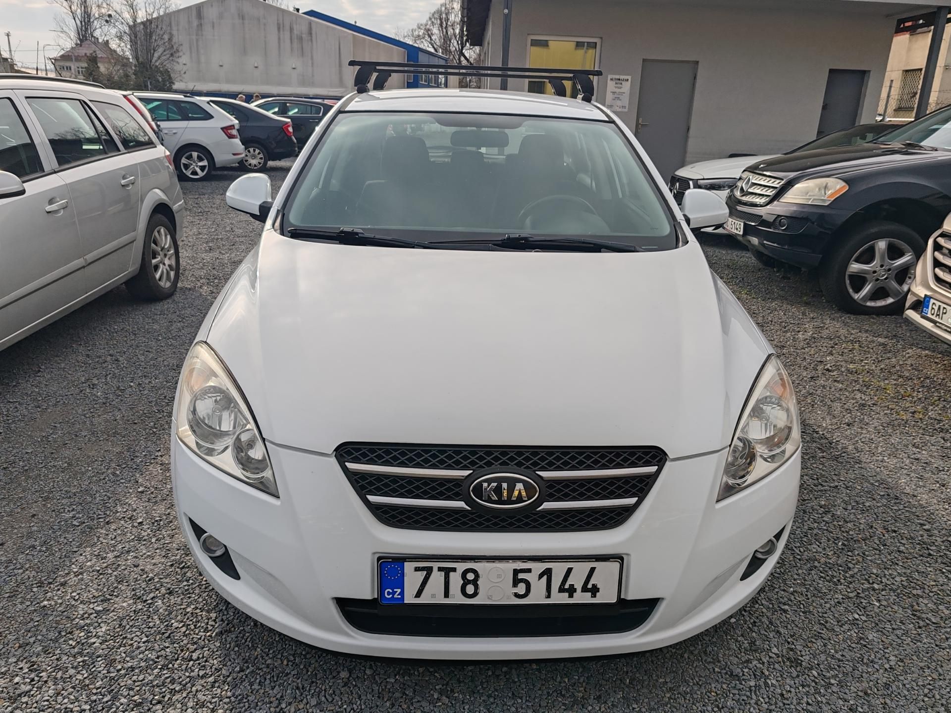Kia Cee´d, 1.4 - fotka 3