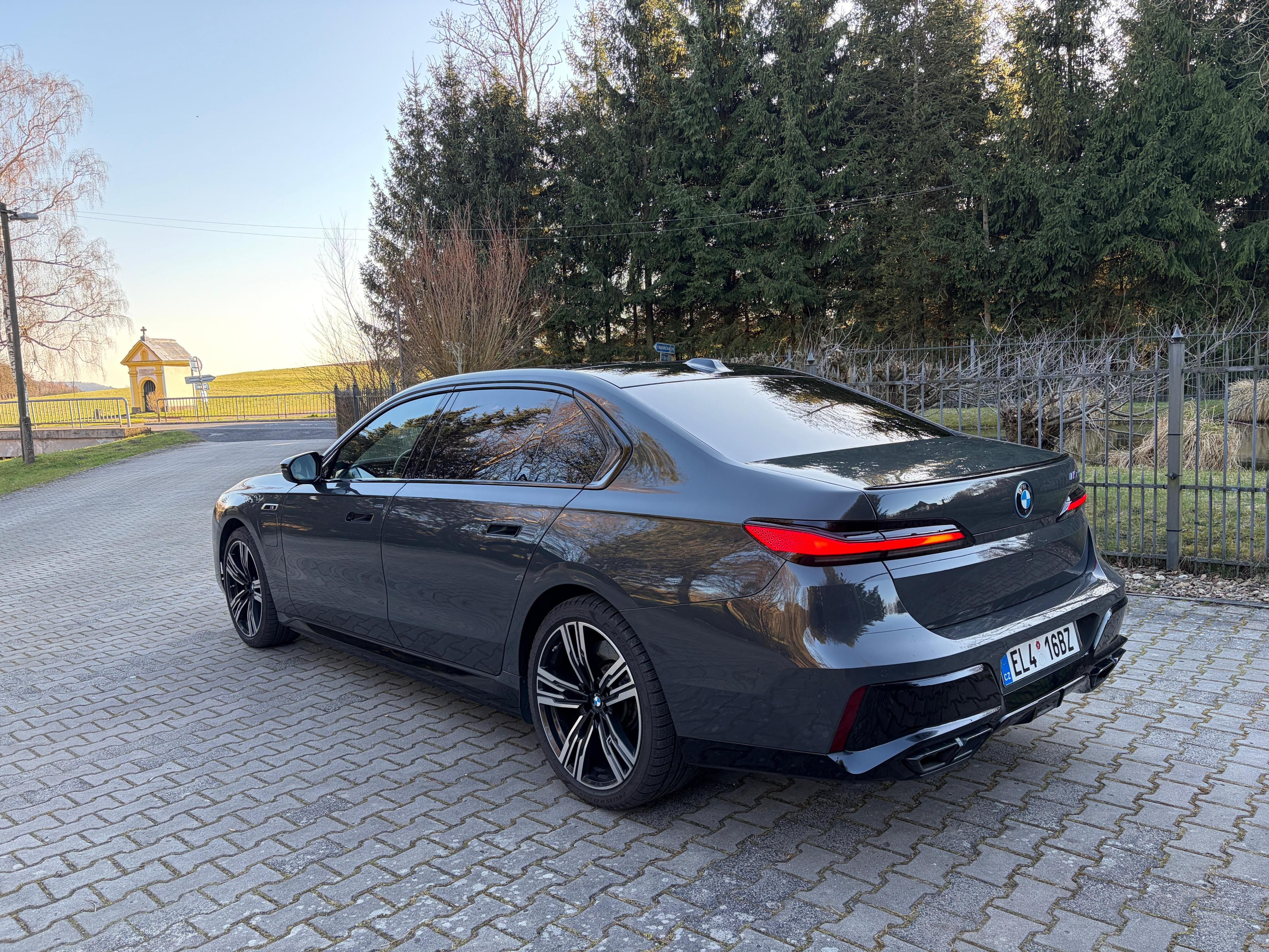 BMW Řada 7, M760e ZÁRUKA 3/27,PŮVOD CZ - fotka 3