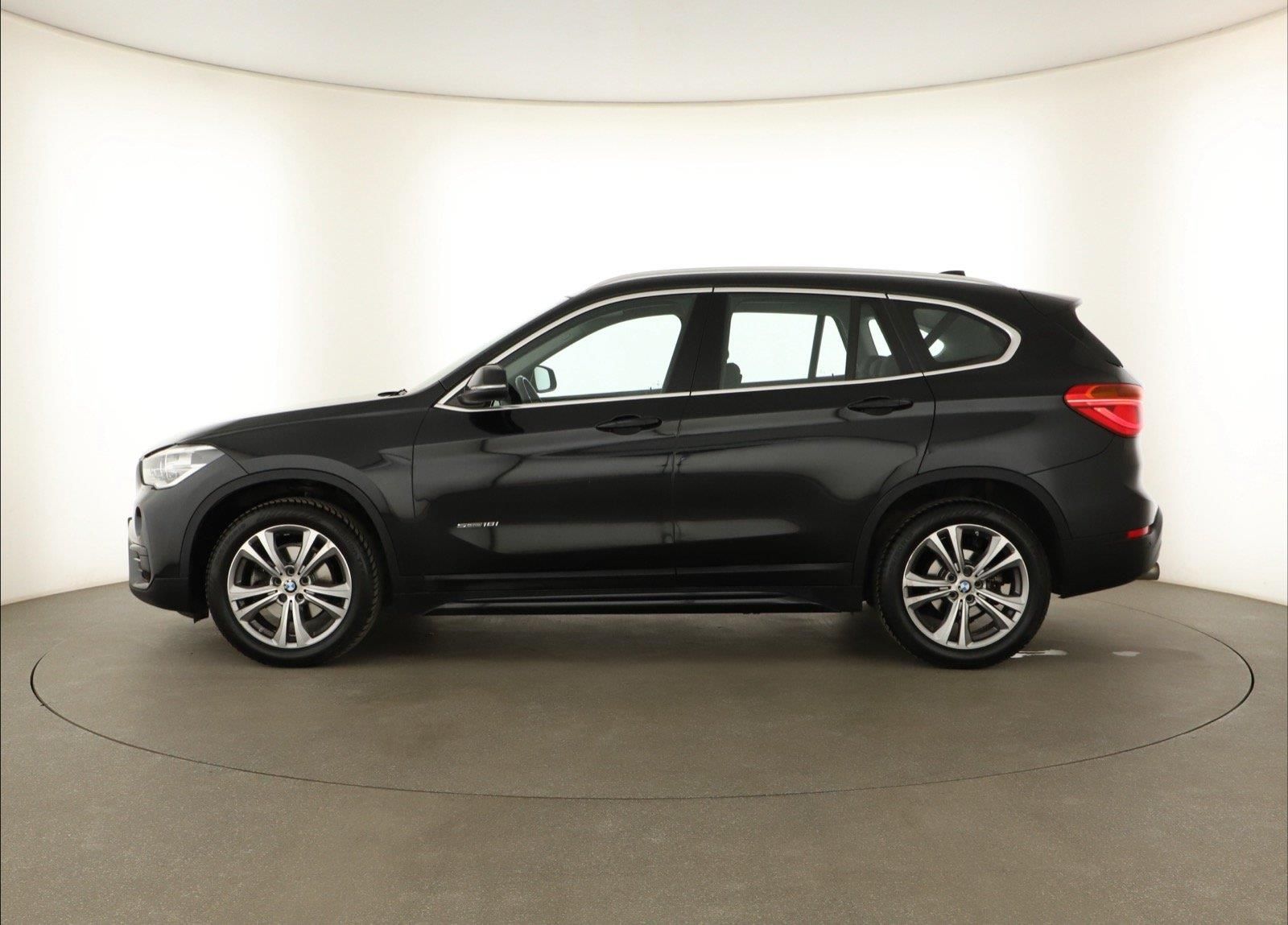 BMW X1, sDrive18i, ČR,1.maj - fotka 3
