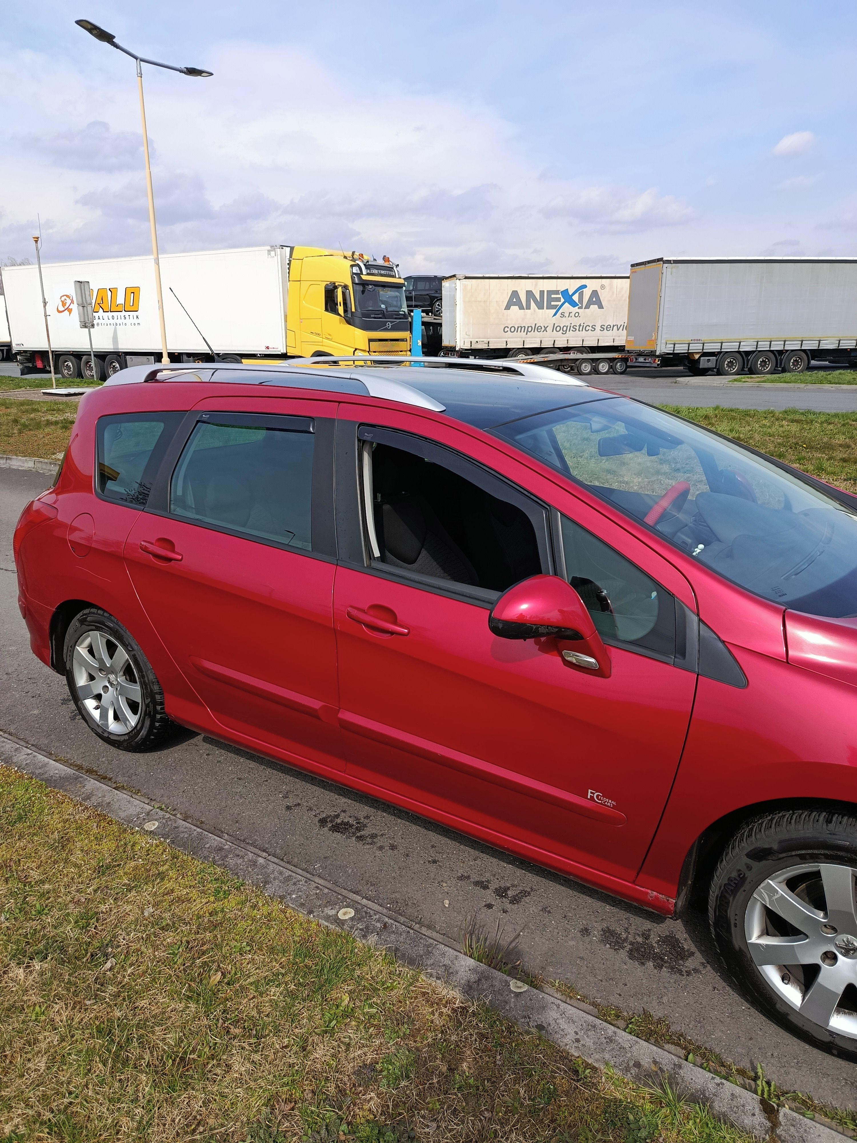 Peugeot 308, PEUGEOT 308 SW-1,6 VTi 88 KW - fotka 5