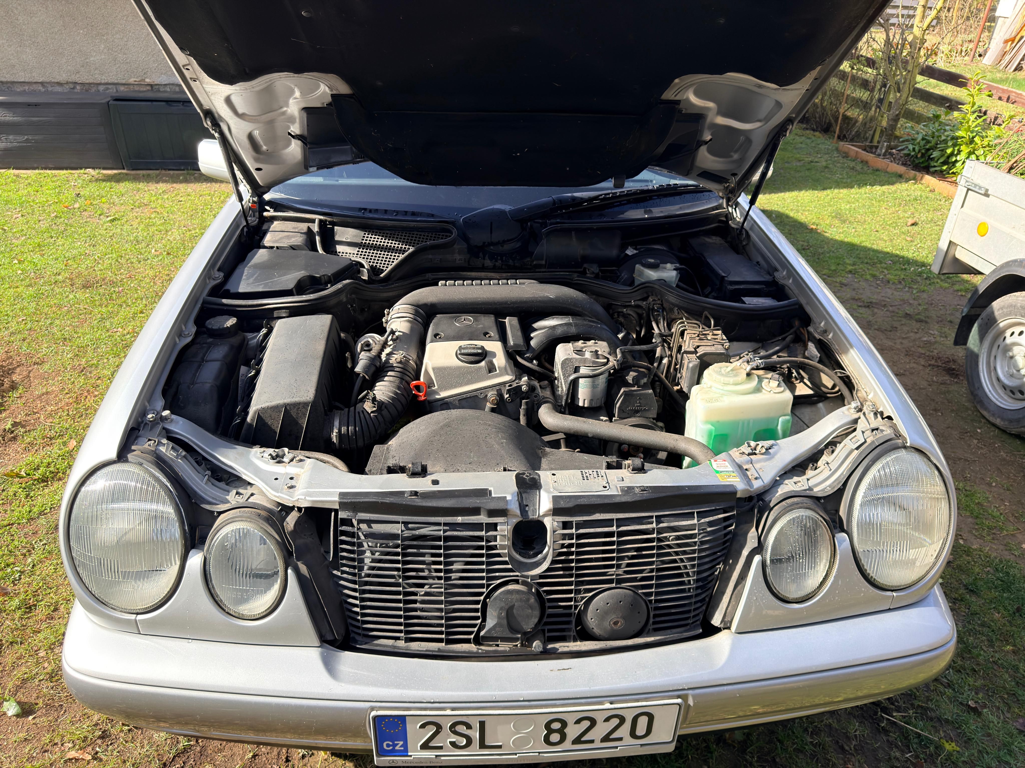 Mercedes-Benz Třídy E, E 220 D - fotka 5