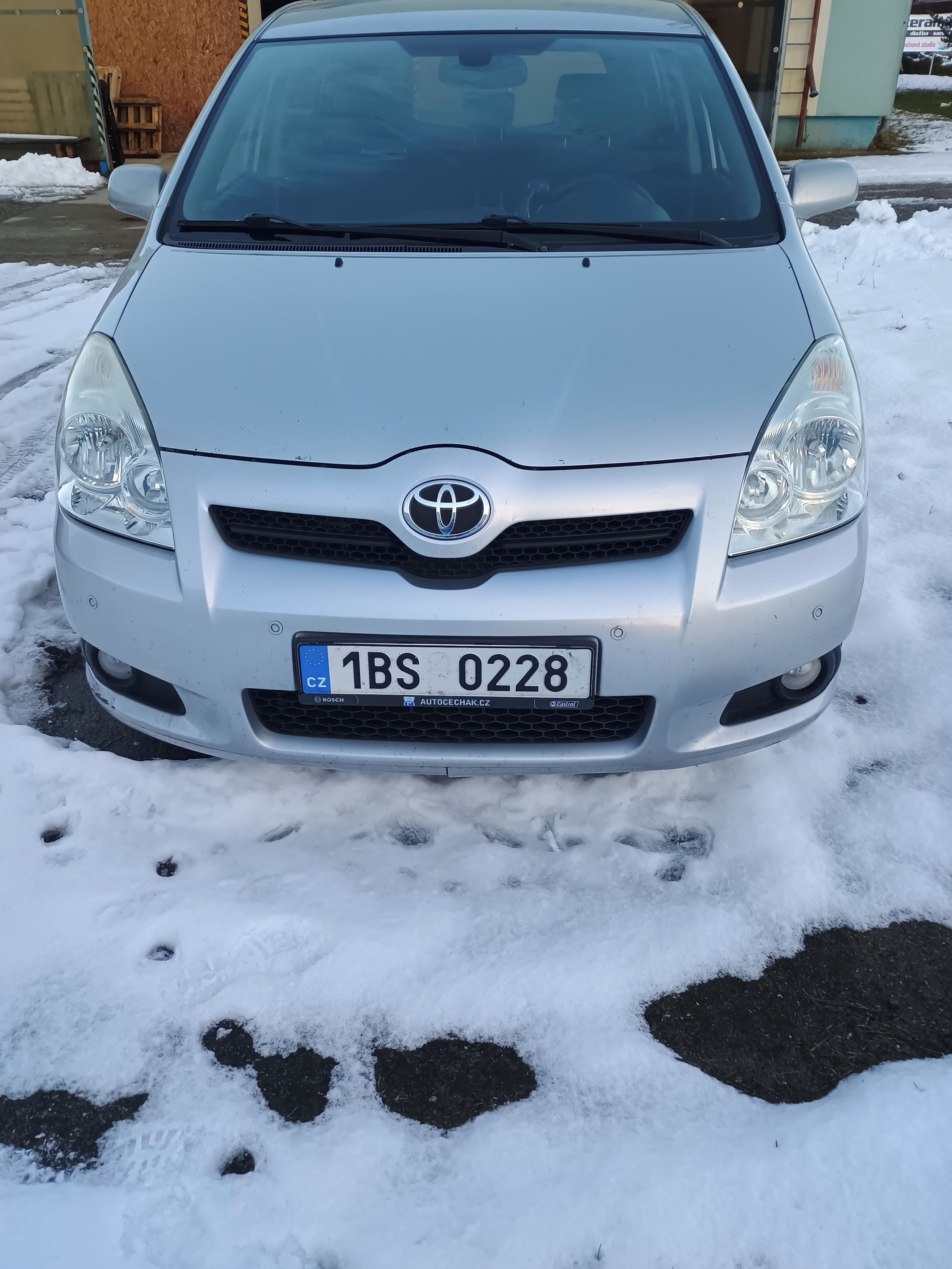 Toyota Corolla Verso, Diesel 2,2-100kW - STK 2/2028 - fotka 3